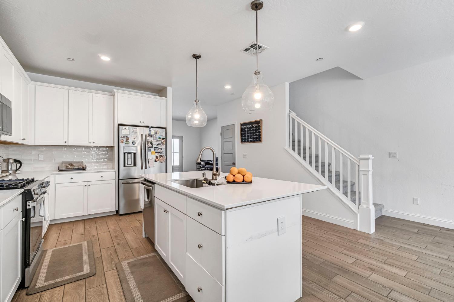2453 W Claridge Way, Hanford, CA 93230