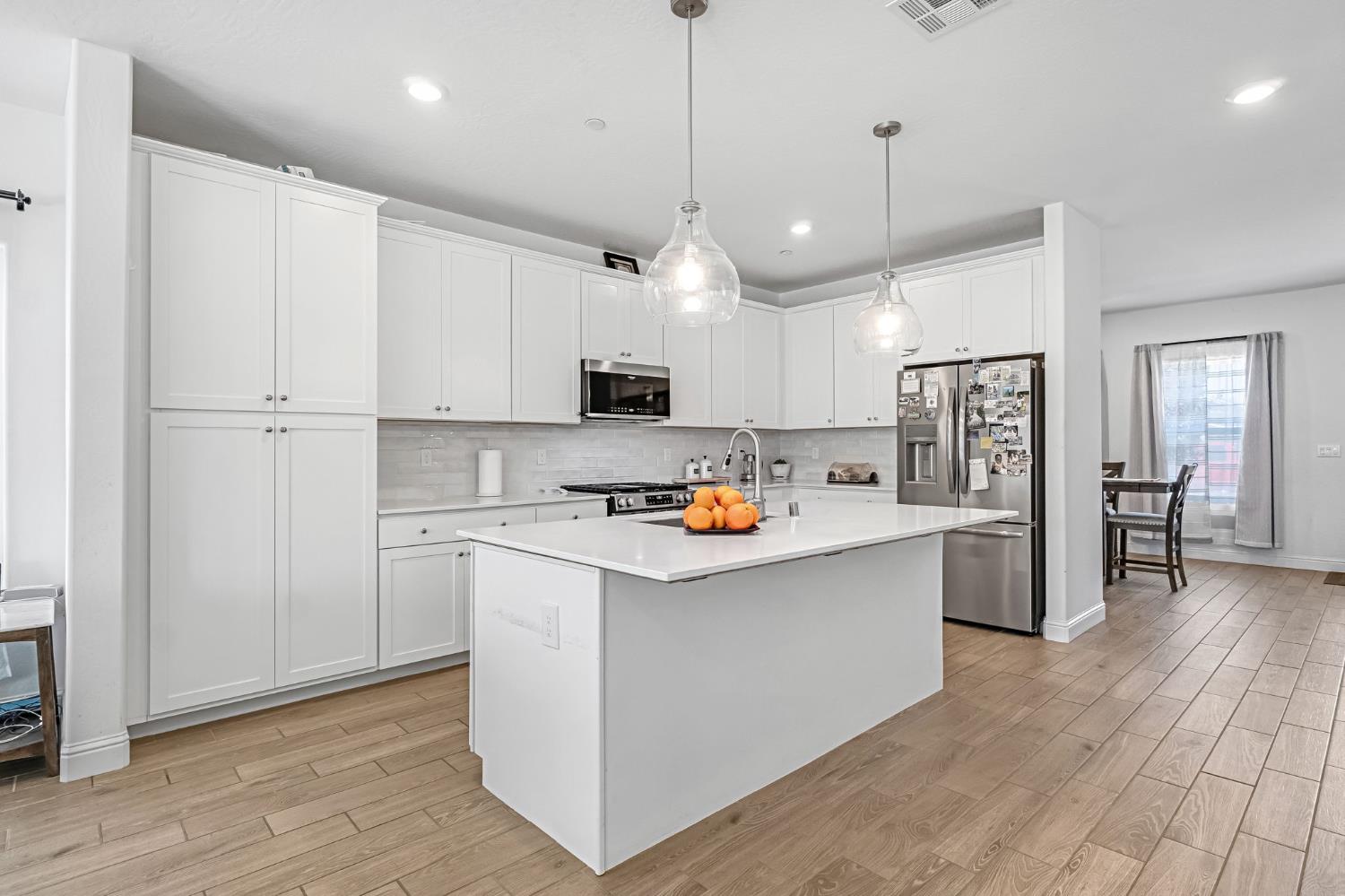 2453 W Claridge Way, Hanford, CA 93230