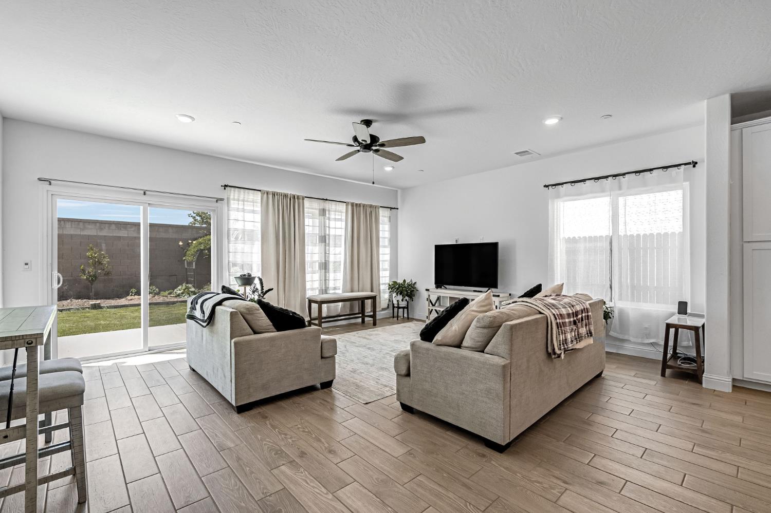 2453 W Claridge Way, Hanford, CA 93230