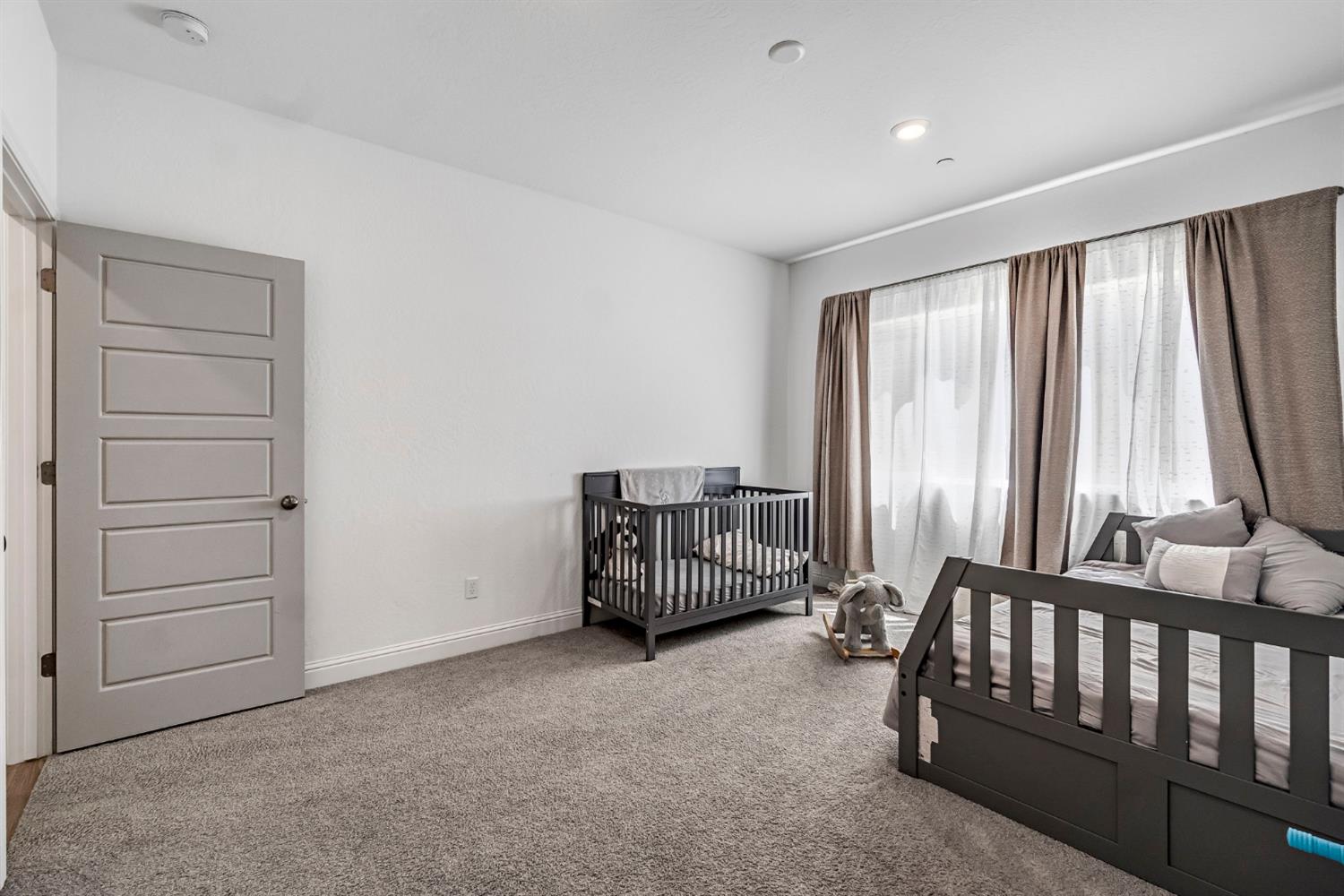 2453 W Claridge Way, Hanford, CA 93230