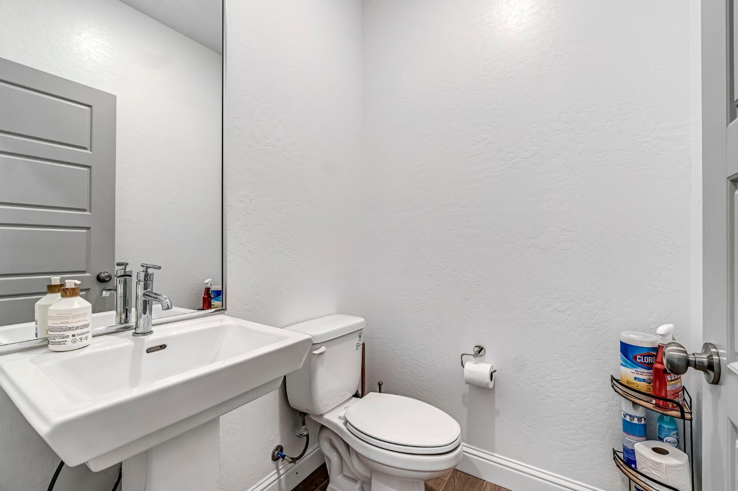 2453 W Claridge Way, Hanford, CA 93230