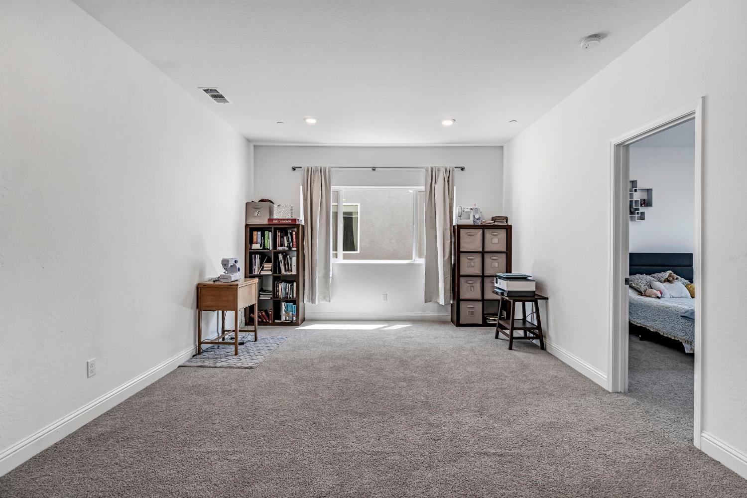 2453 W Claridge Way, Hanford, CA 93230