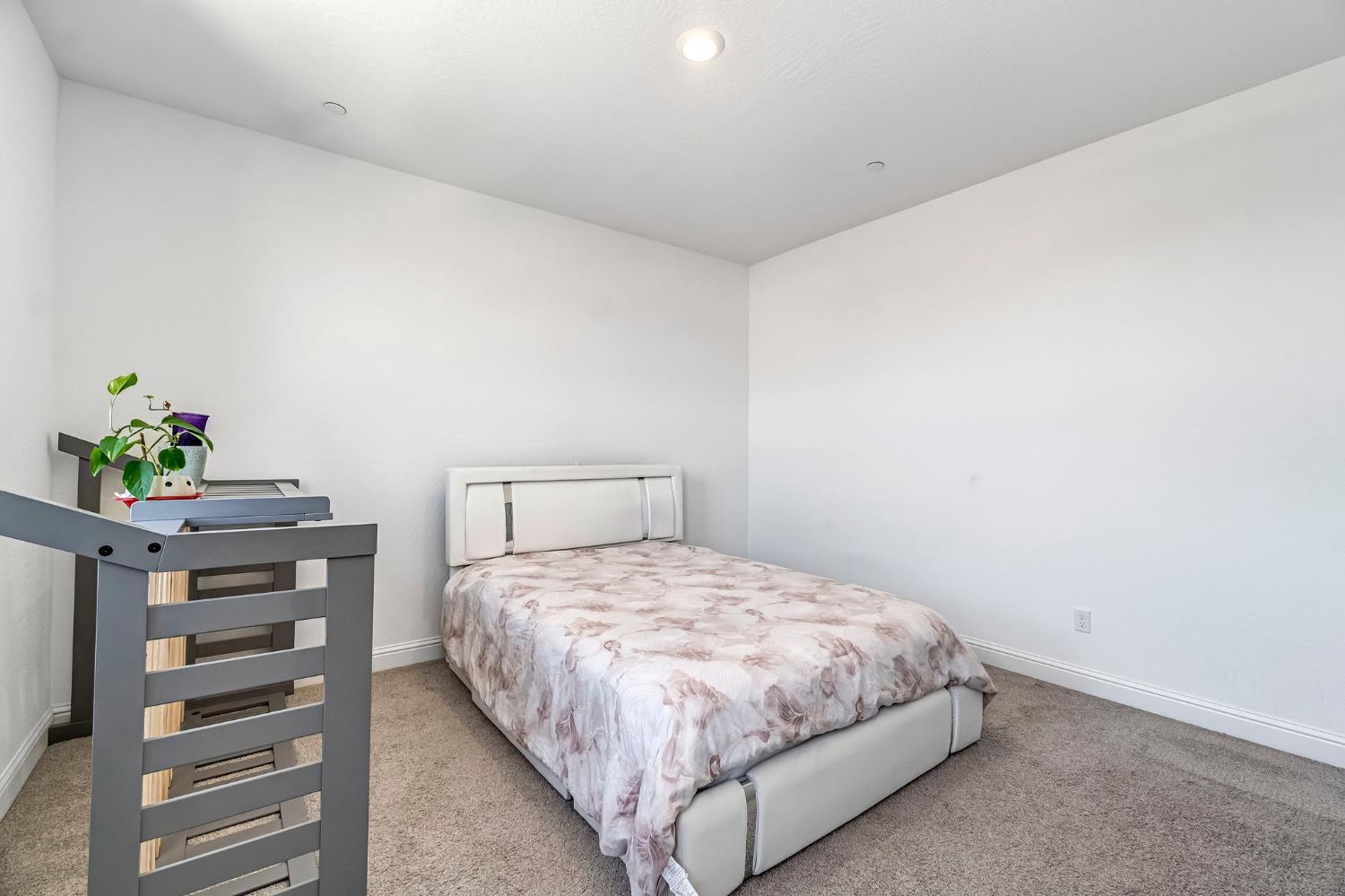 2453 W Claridge Way, Hanford, CA 93230