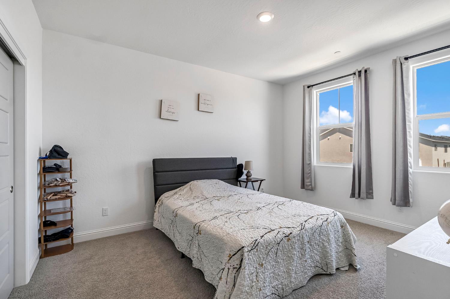 2453 W Claridge Way, Hanford, CA 93230