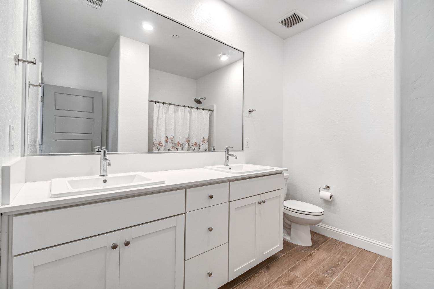 2453 W Claridge Way, Hanford, CA 93230