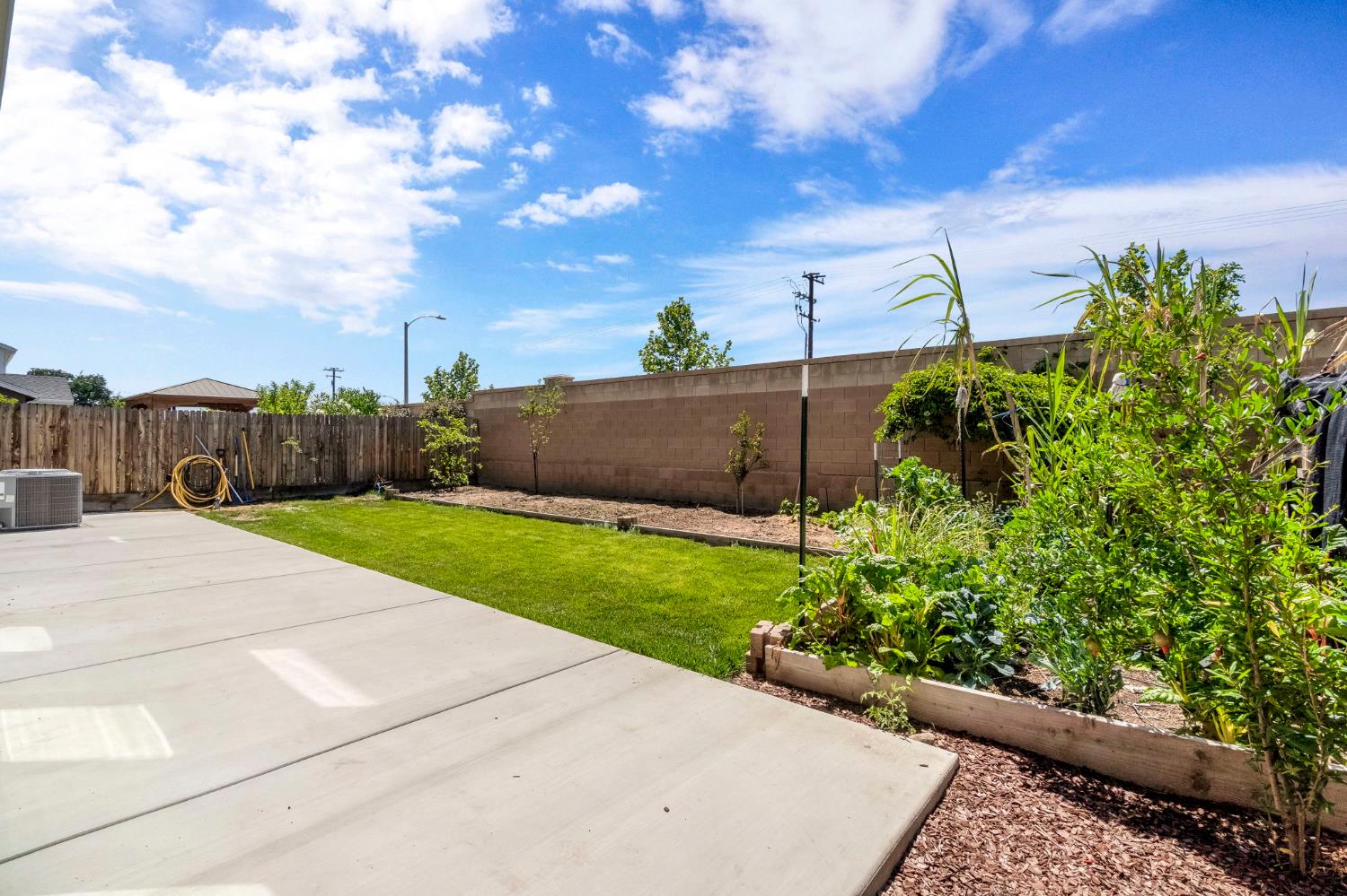 2453 W Claridge Way, Hanford, CA 93230