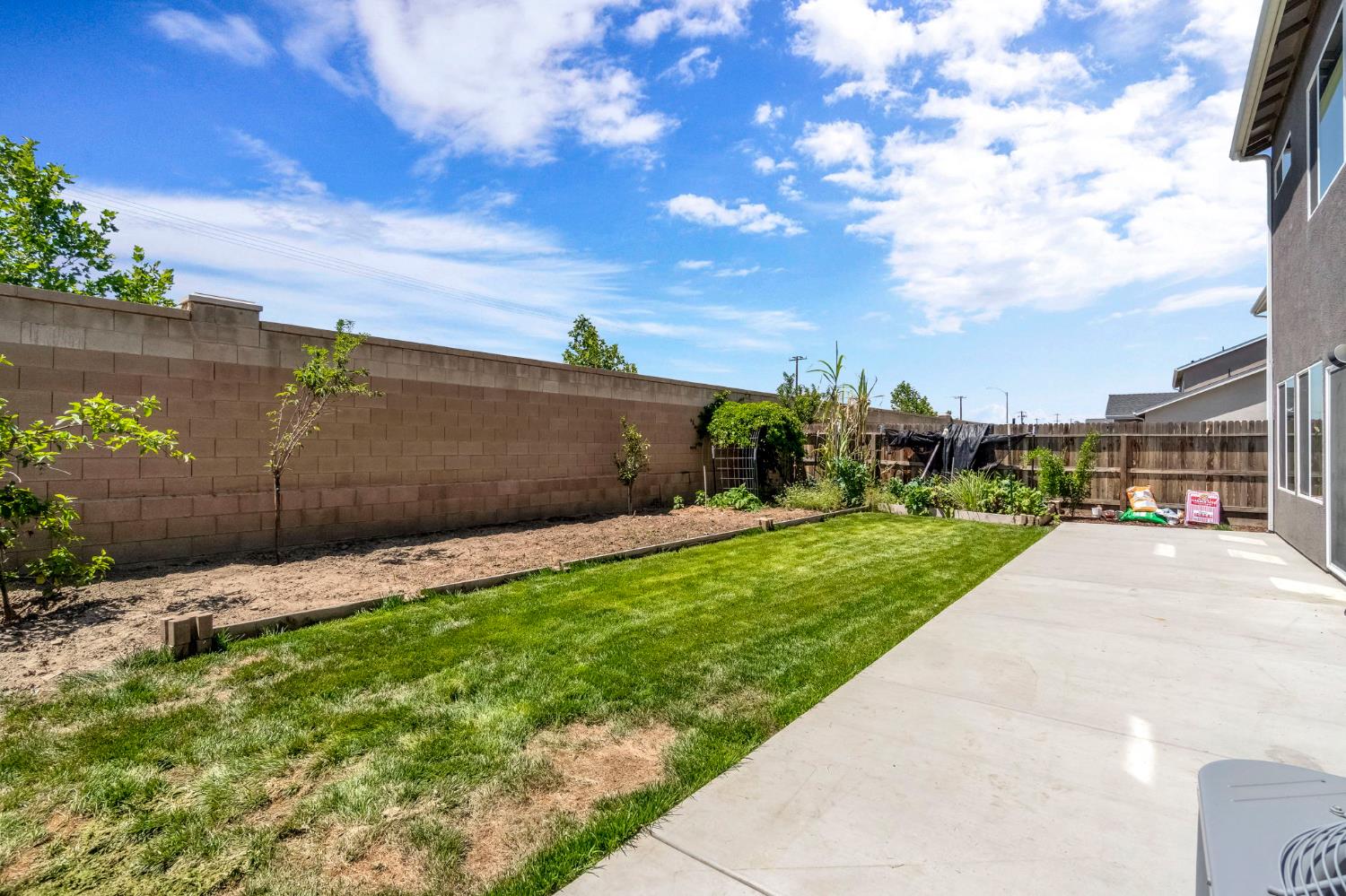 2453 W Claridge Way, Hanford, CA 93230