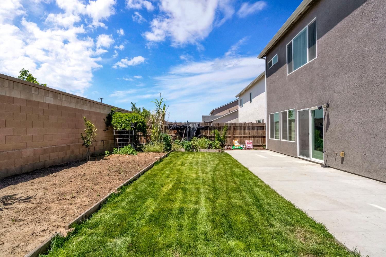2453 W Claridge Way, Hanford, CA 93230