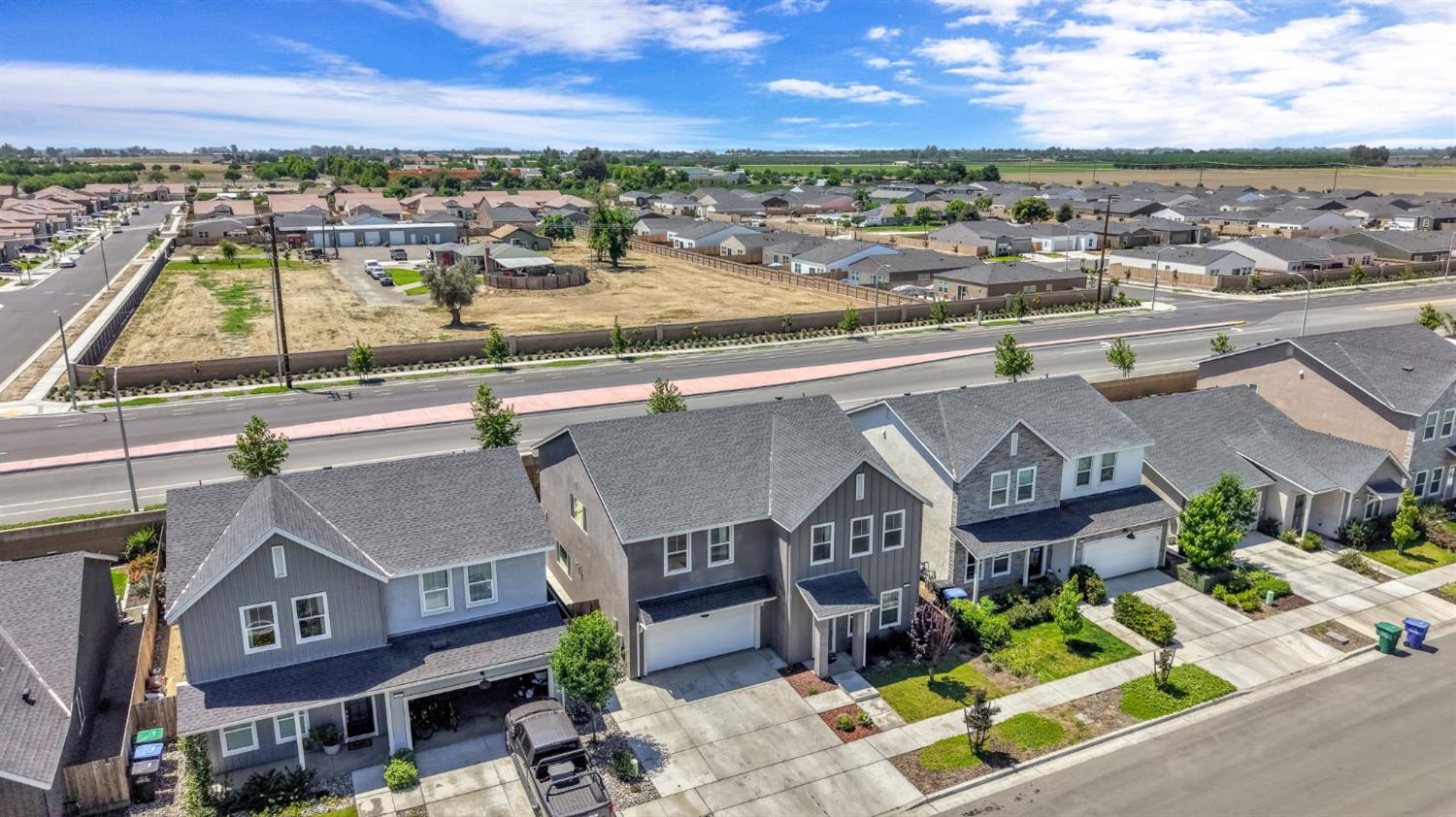 2453 W Claridge Way, Hanford, CA 93230