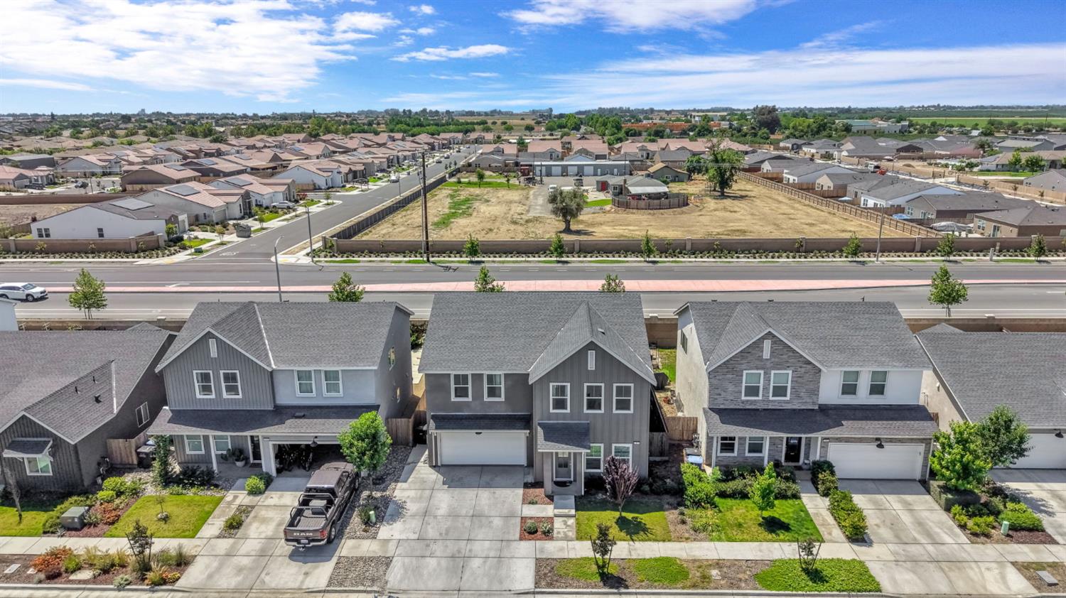 2453 W Claridge Way, Hanford, CA 93230