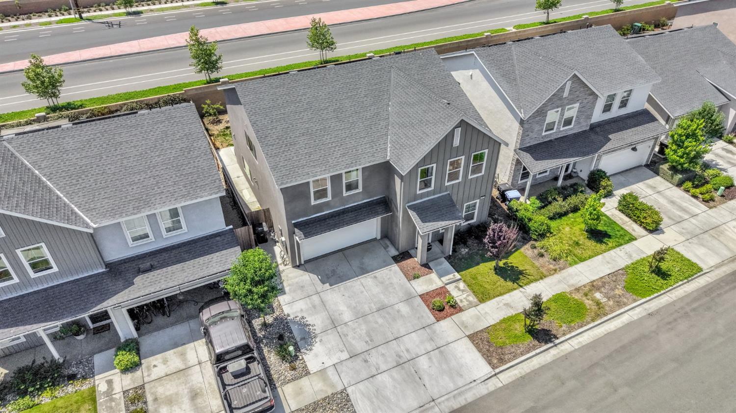 2453 W Claridge Way, Hanford, CA 93230