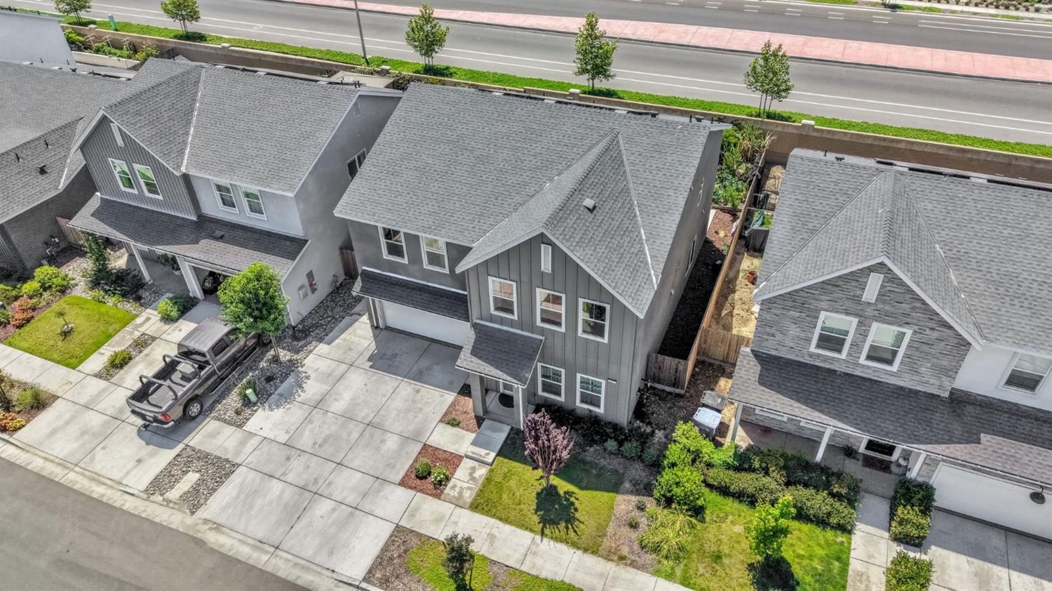 2453 W Claridge Way, Hanford, CA 93230