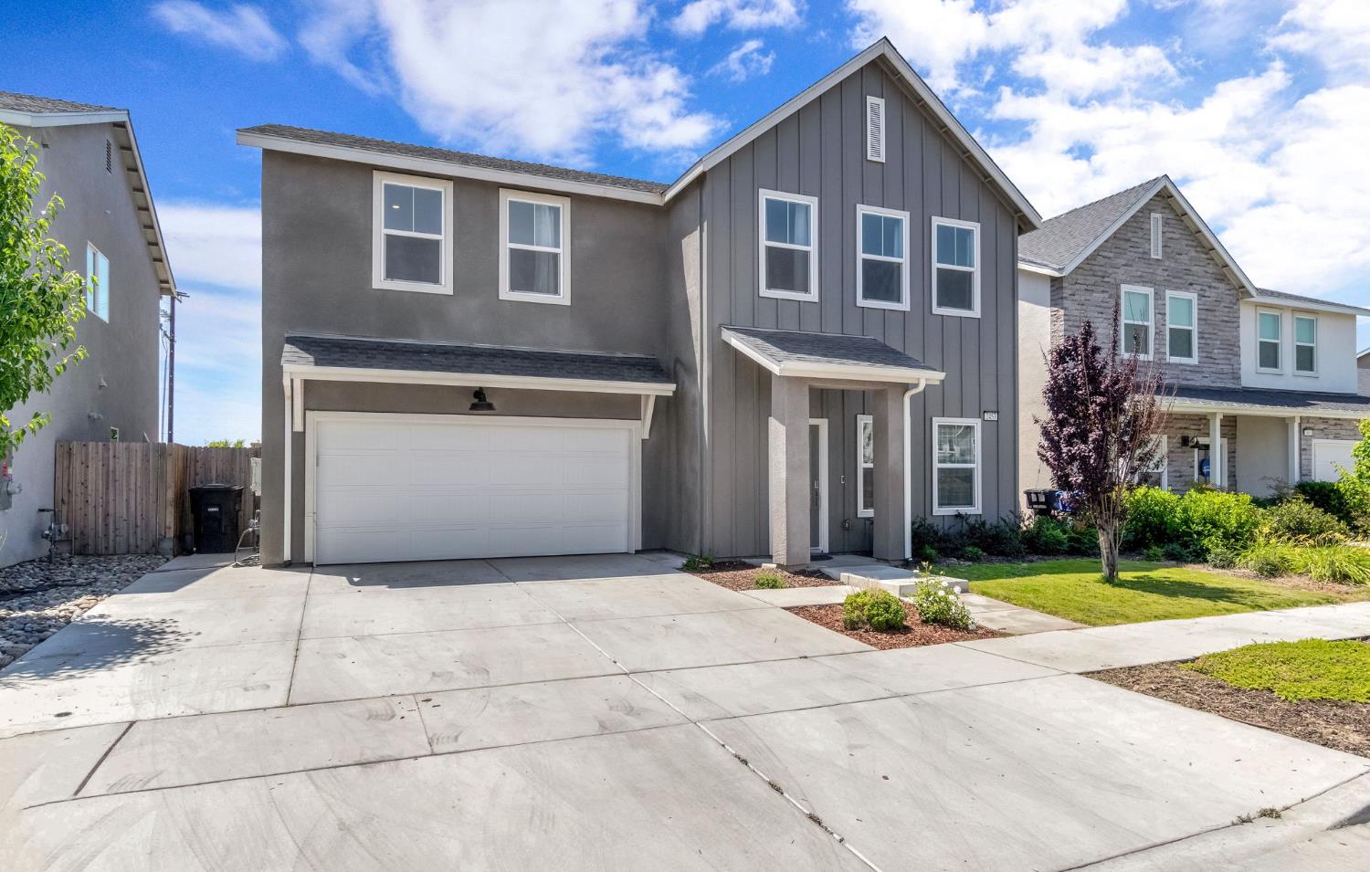 2453 W Claridge Way, Hanford, CA 93230