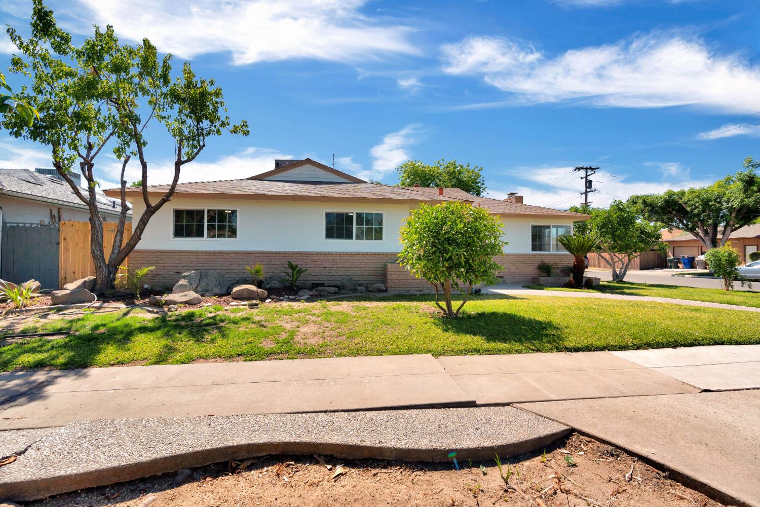 5189 N Callisch Ave, Fresno, CA 93710