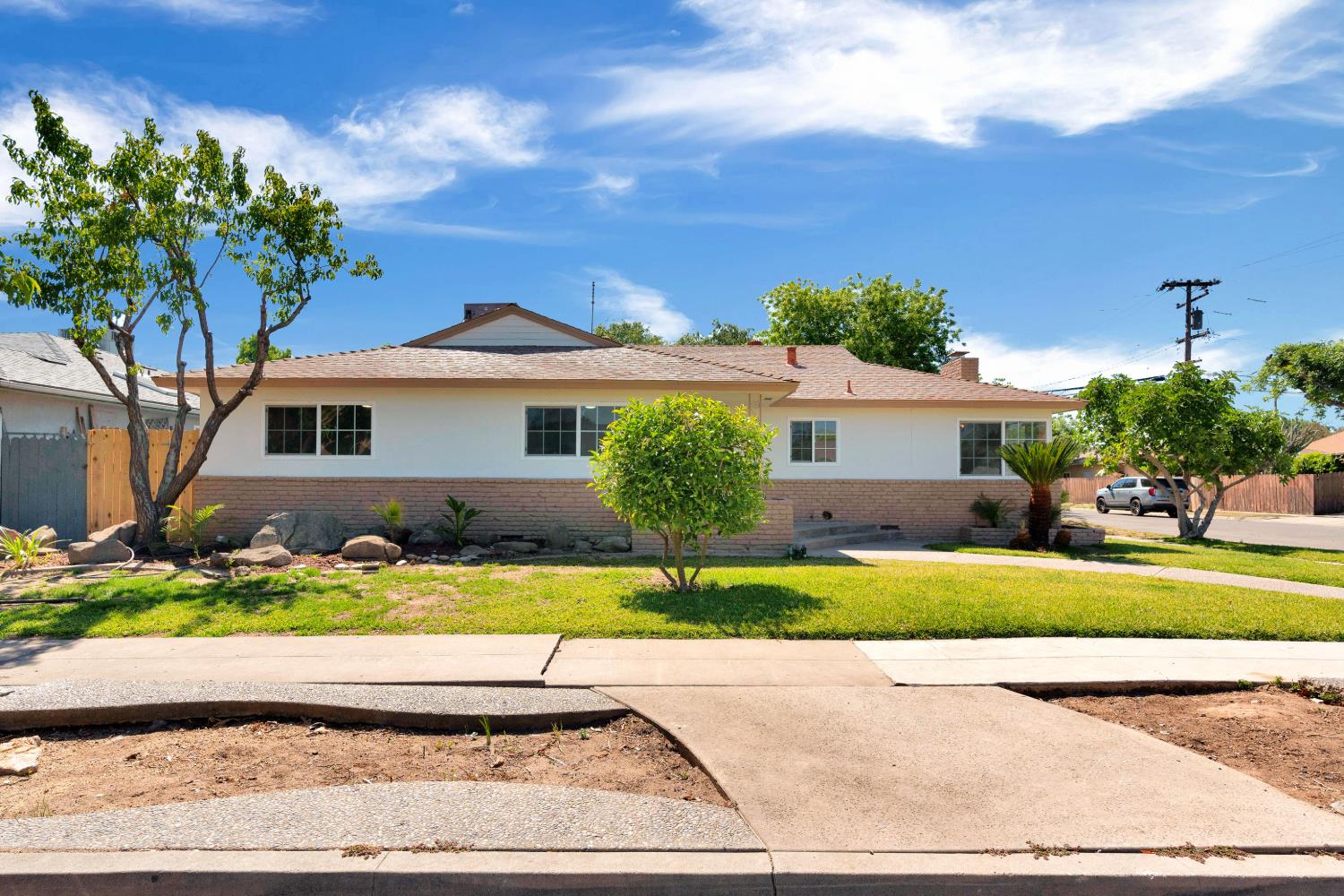 5189 N Callisch Ave, Fresno, CA 93710