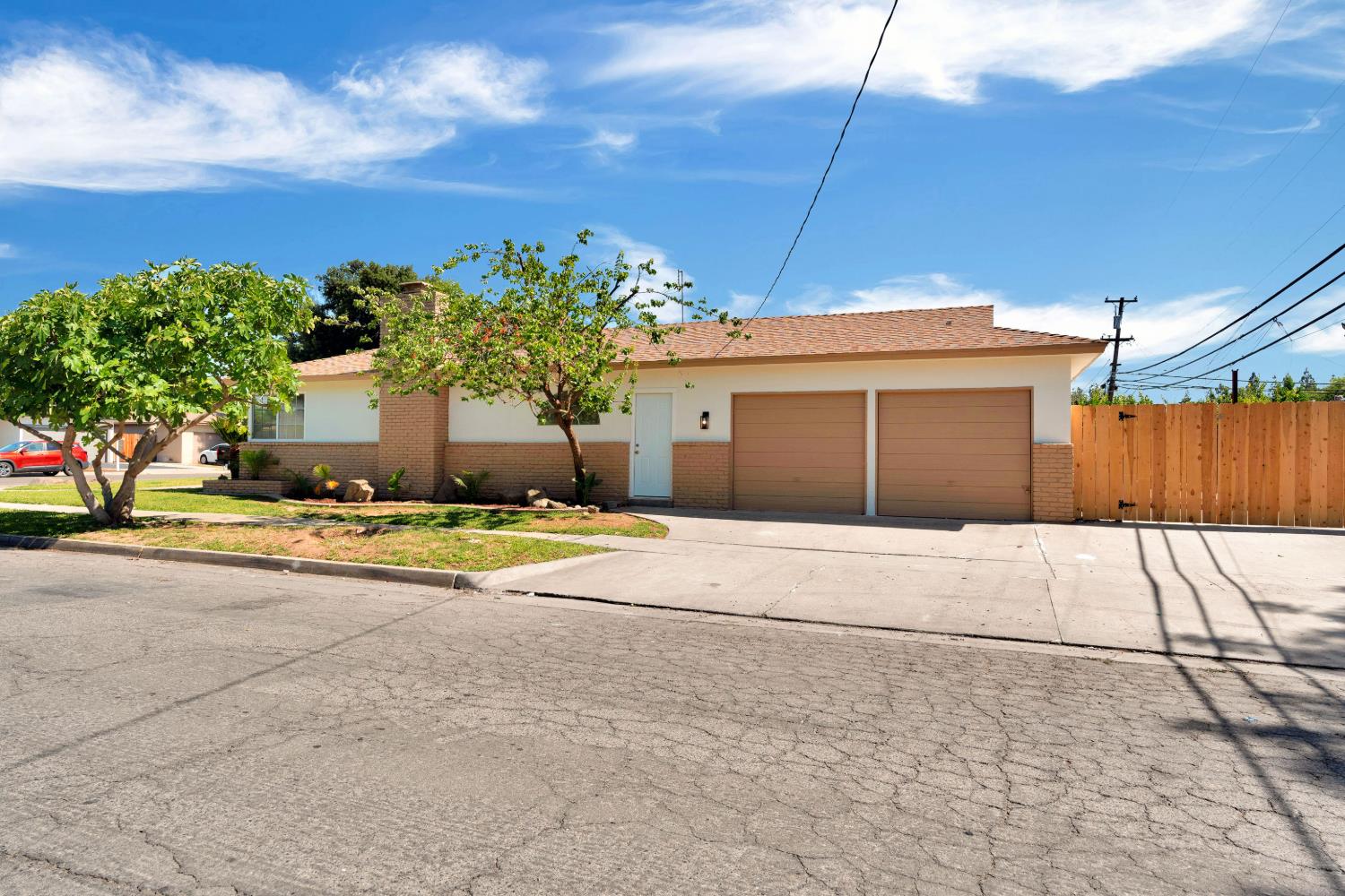 5189 N Callisch Ave, Fresno, CA 93710