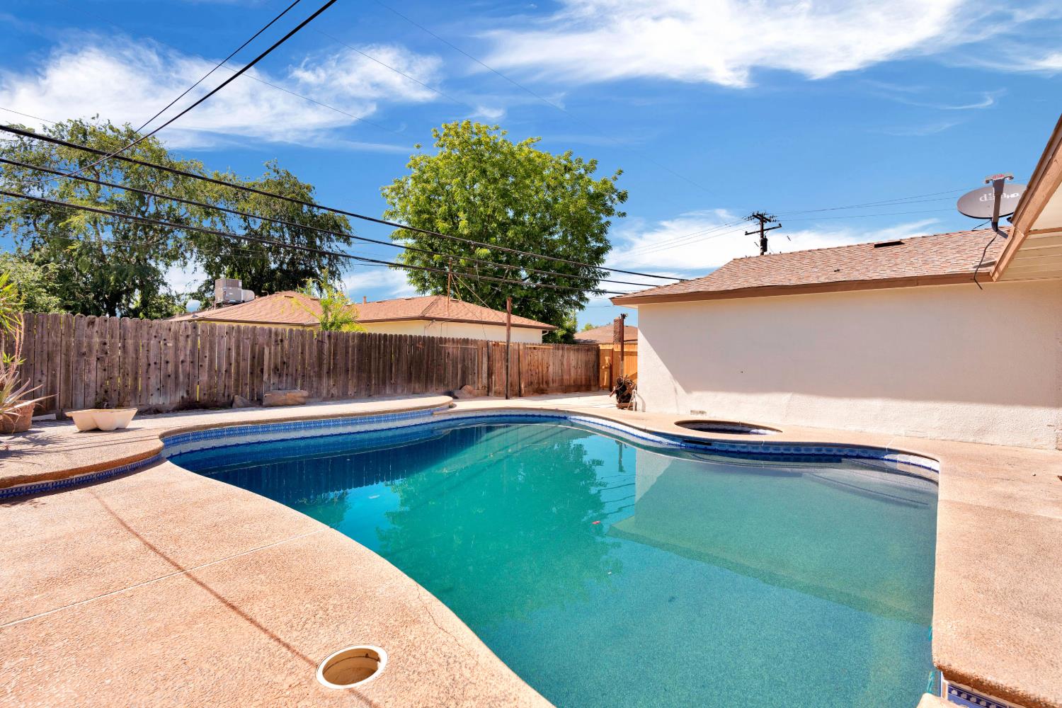 5189 N Callisch Ave, Fresno, CA 93710