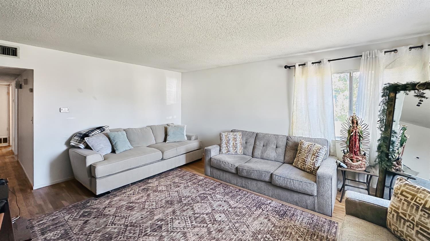 945 S 1St St, Kerman, CA 93630