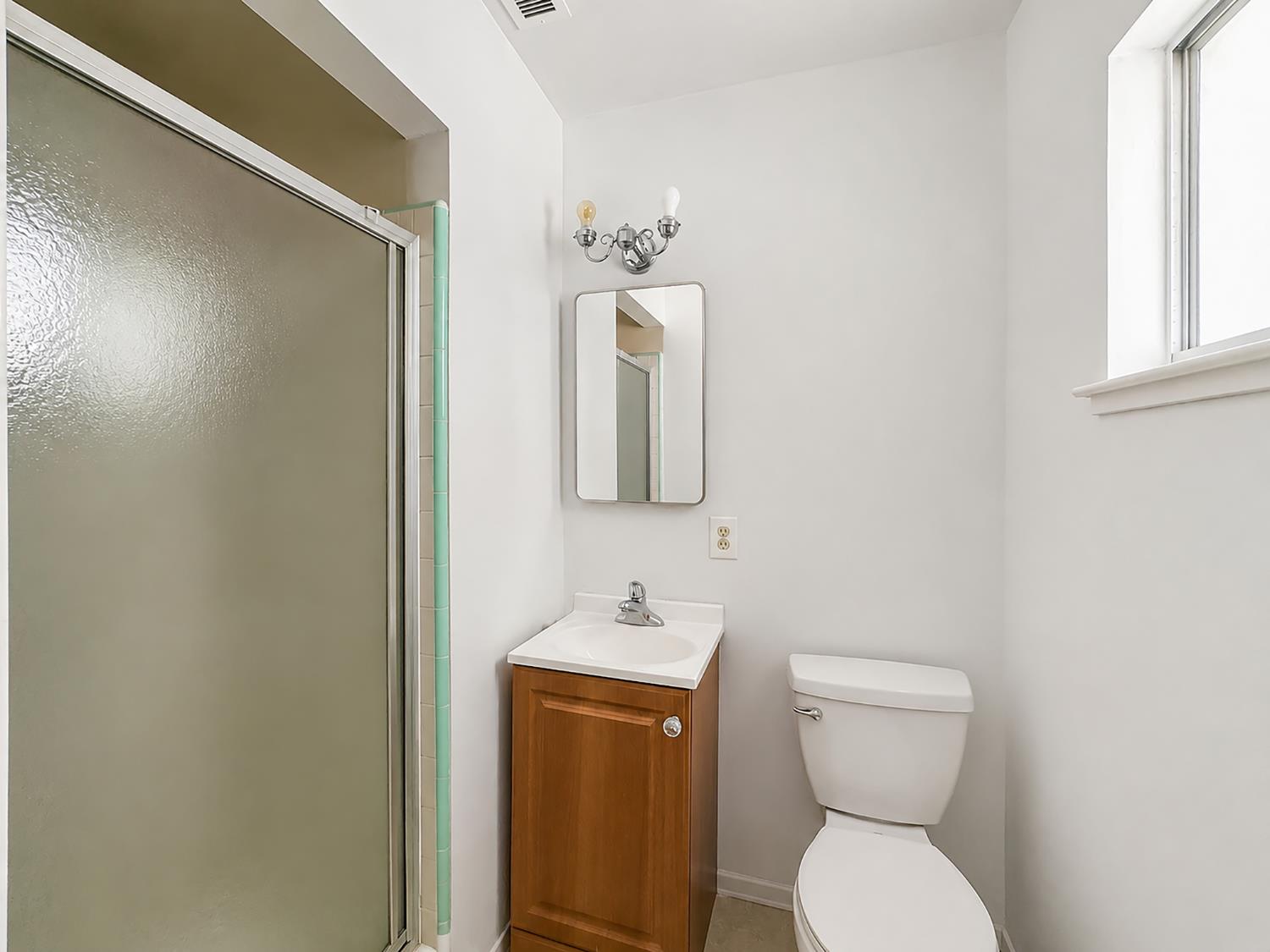945 S 1St St, Kerman, CA 93630