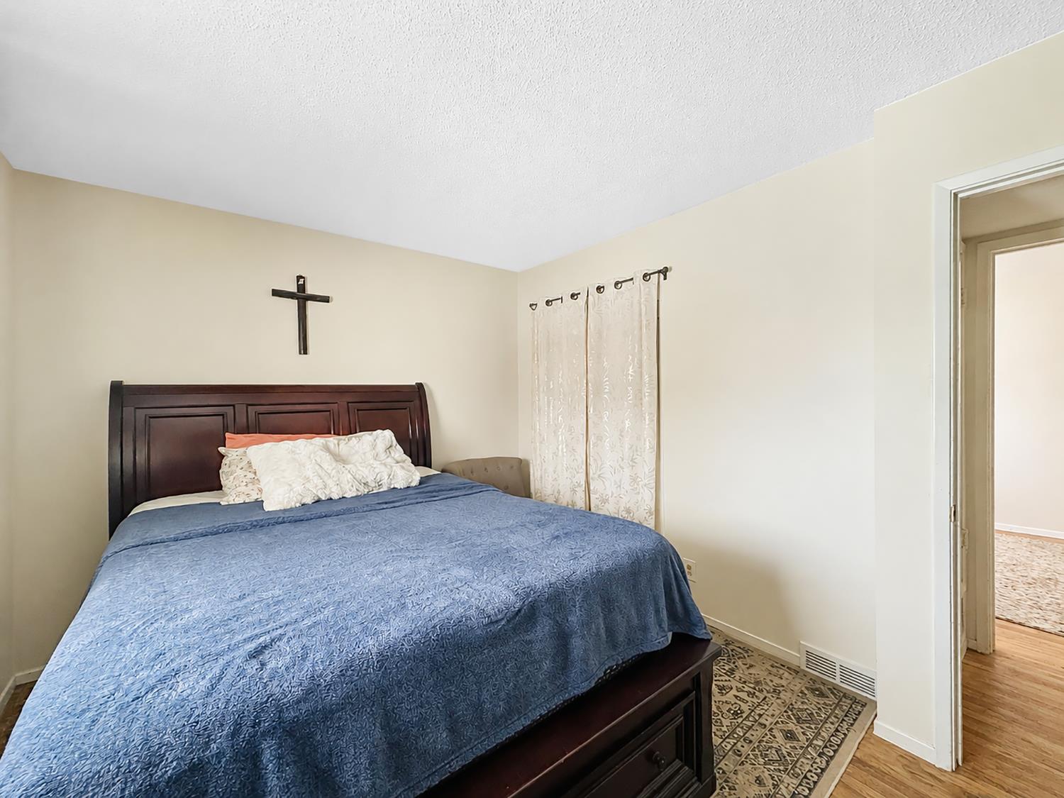 945 S 1St St, Kerman, CA 93630