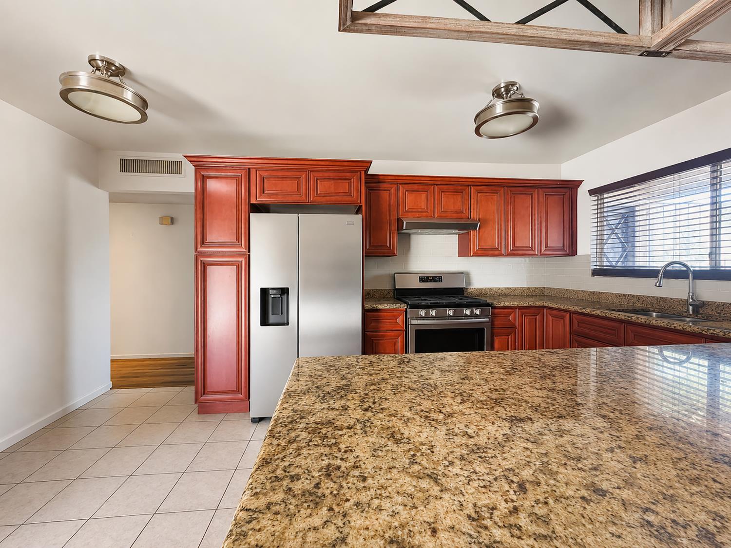 945 S 1St St, Kerman, CA 93630