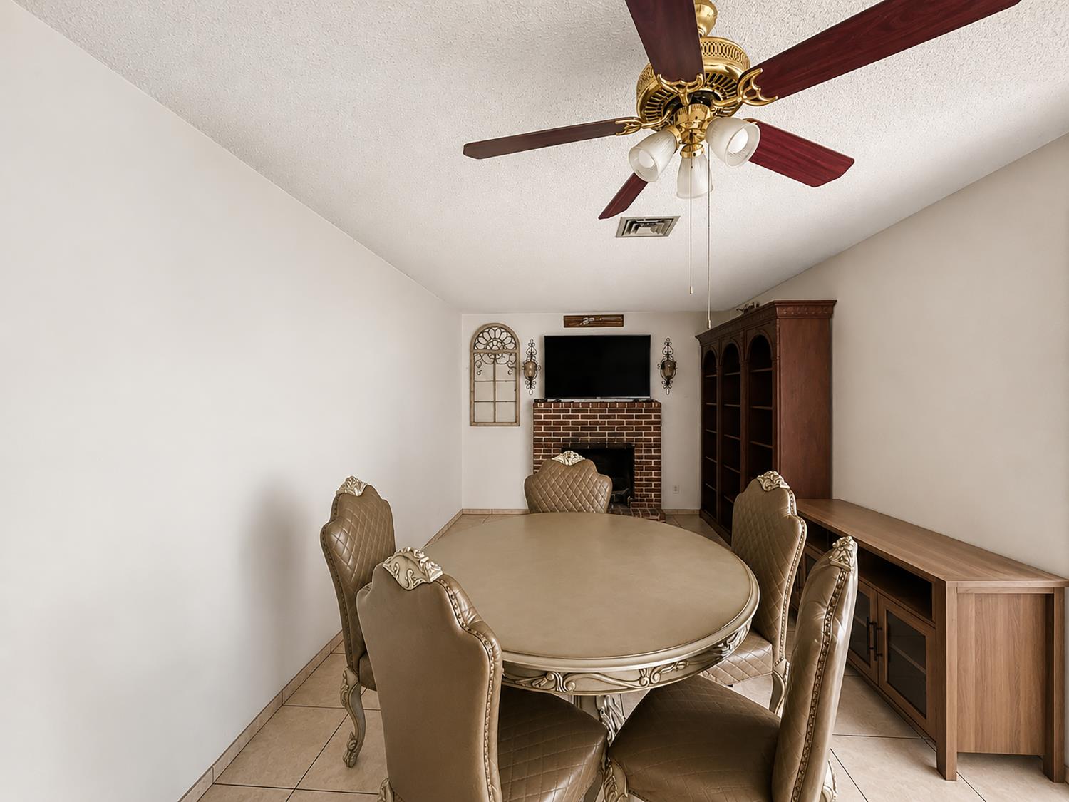 945 S 1St St, Kerman, CA 93630