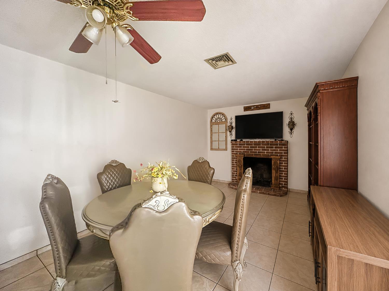 945 S 1St St, Kerman, CA 93630