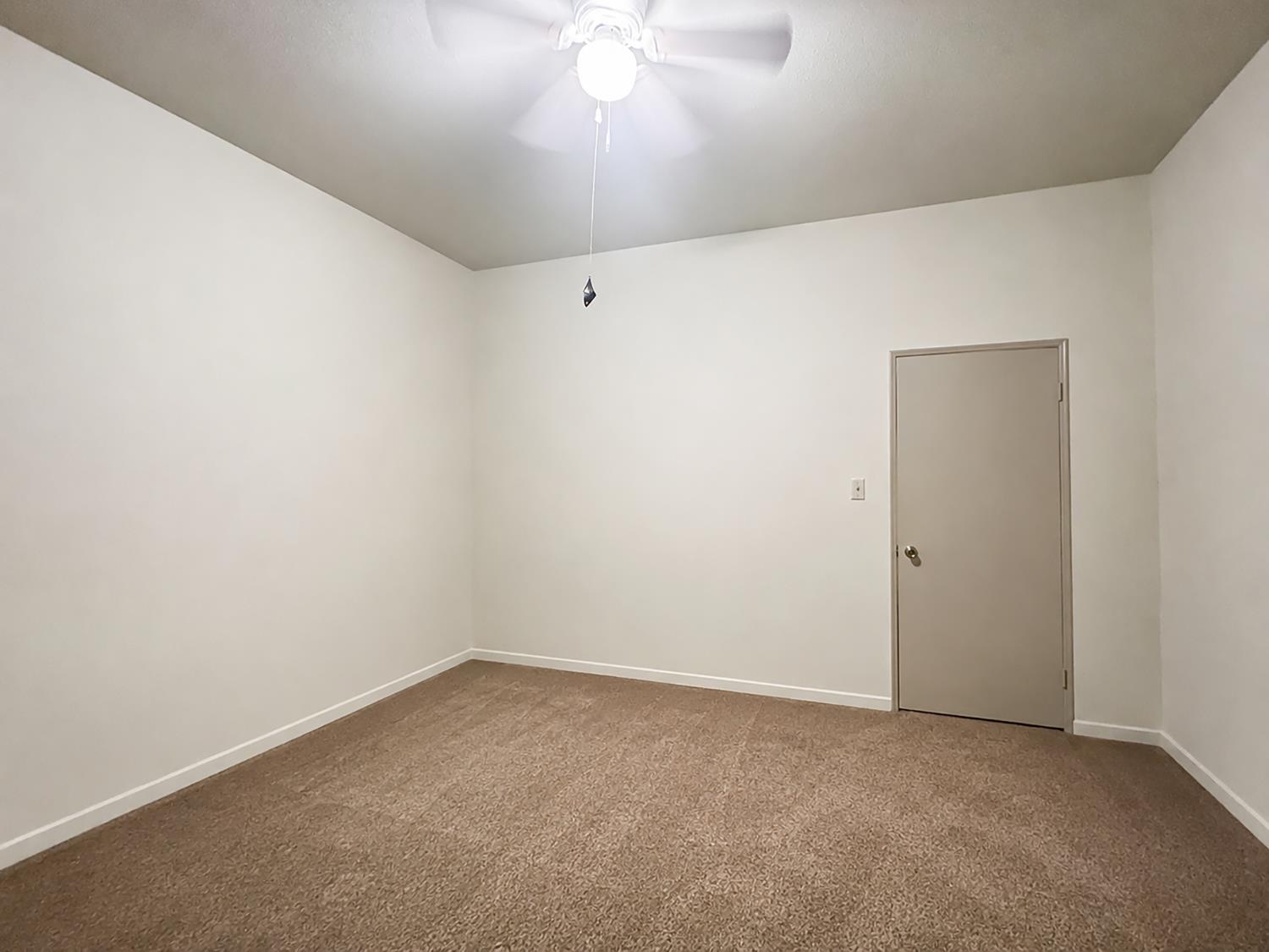 945 S 1St St, Kerman, CA 93630