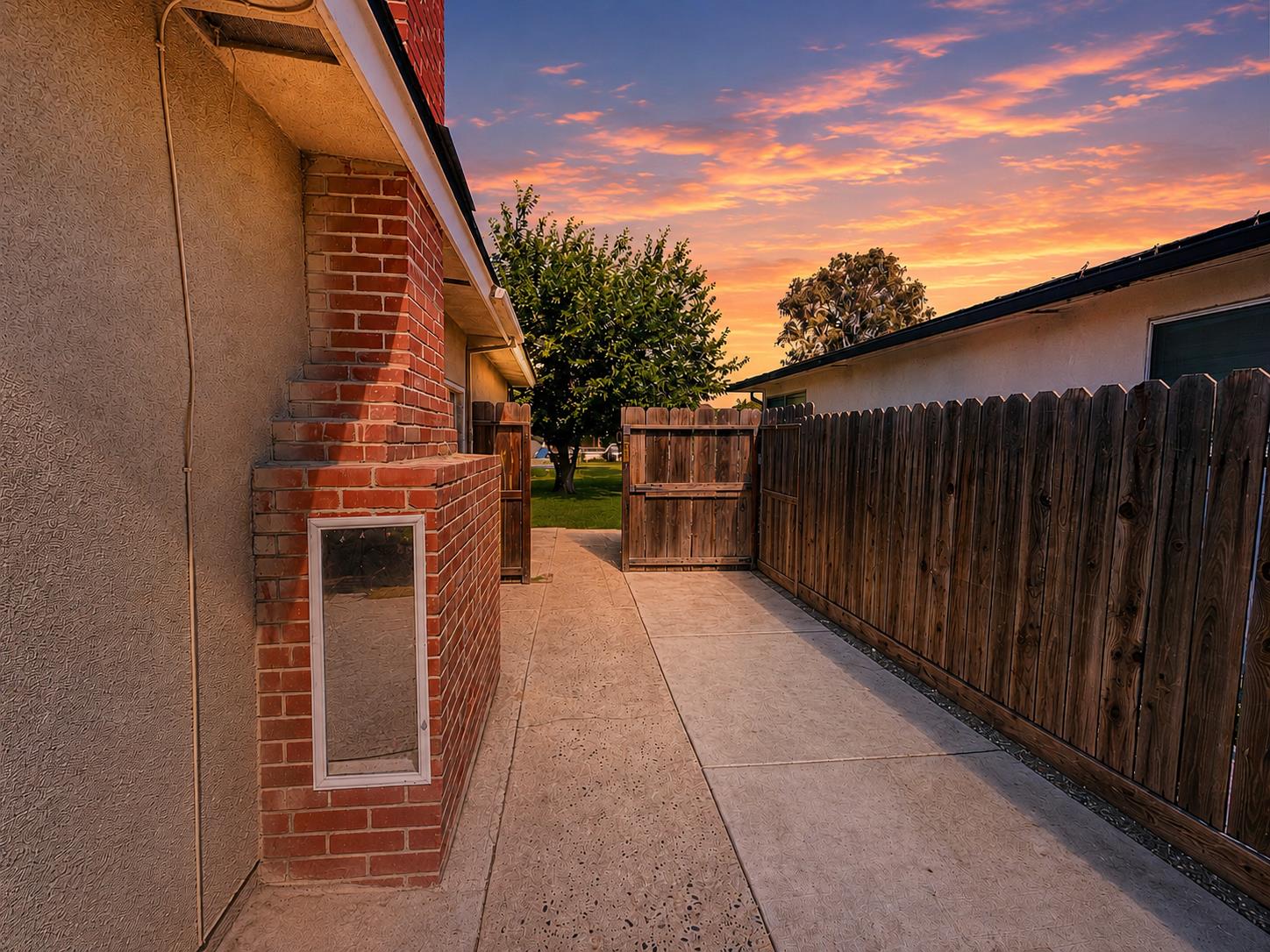 945 S 1St St, Kerman, CA 93630