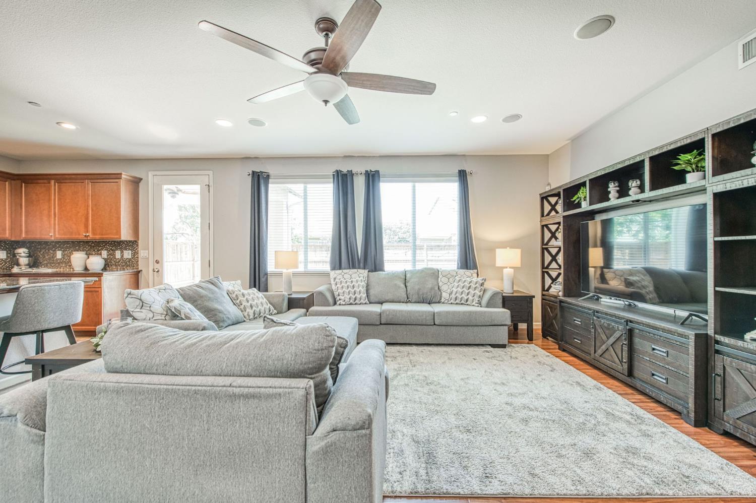 3727 Chessa Ln, Clovis, CA 93619