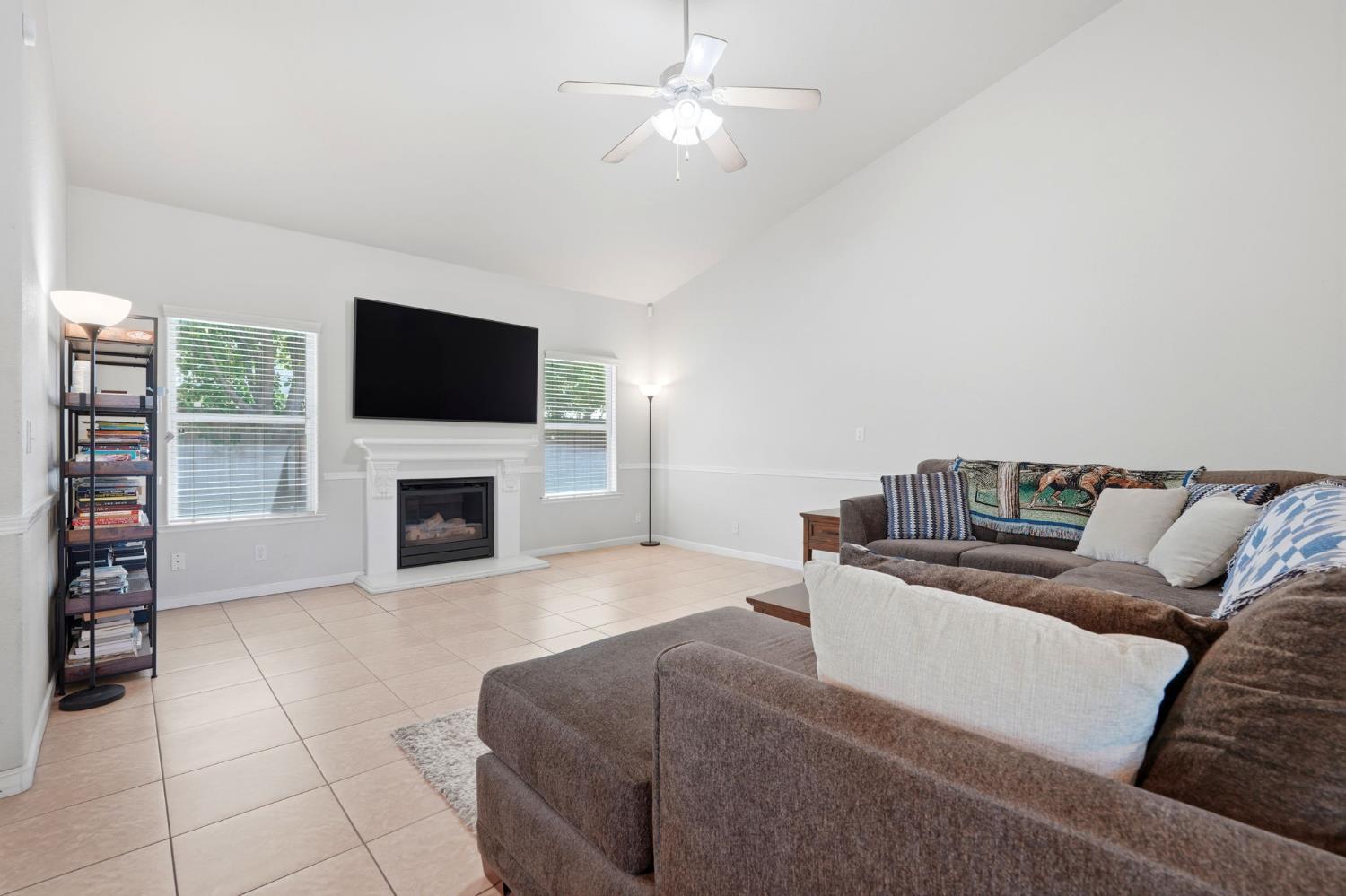 4651 W Morris Ave, Fresno, CA 93722
