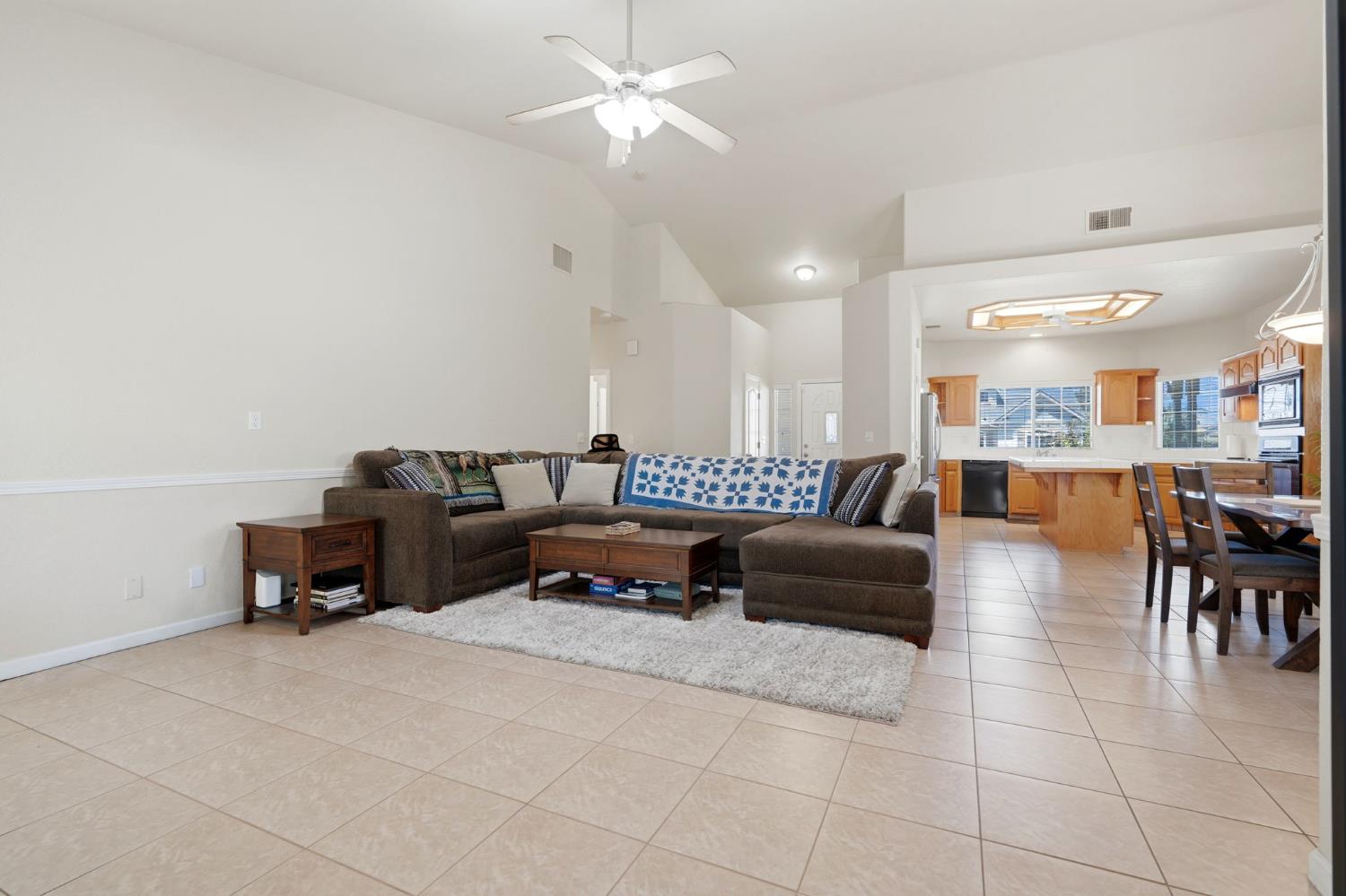 4651 W Morris Ave, Fresno, CA 93722