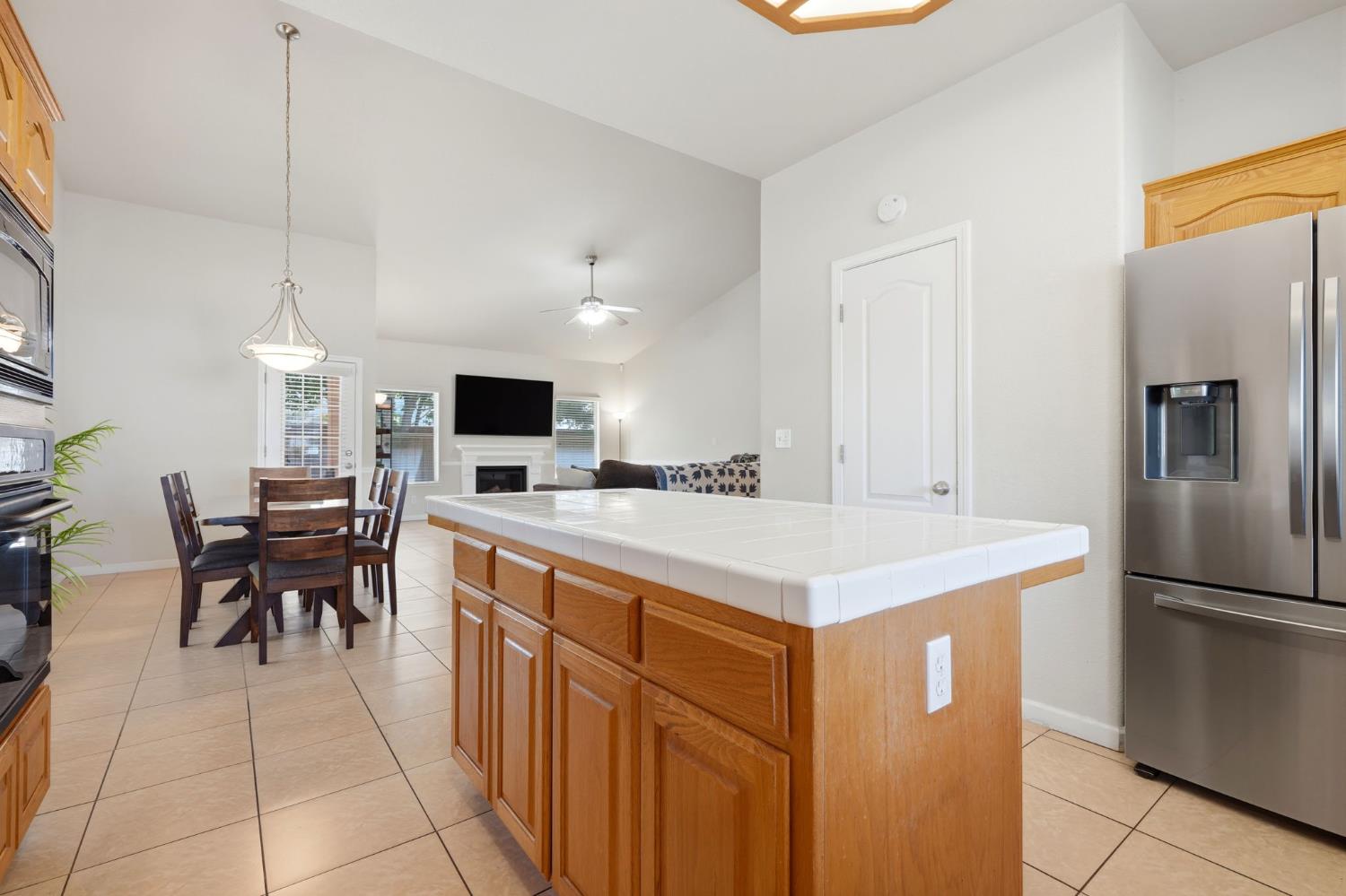 4651 W Morris Ave, Fresno, CA 93722