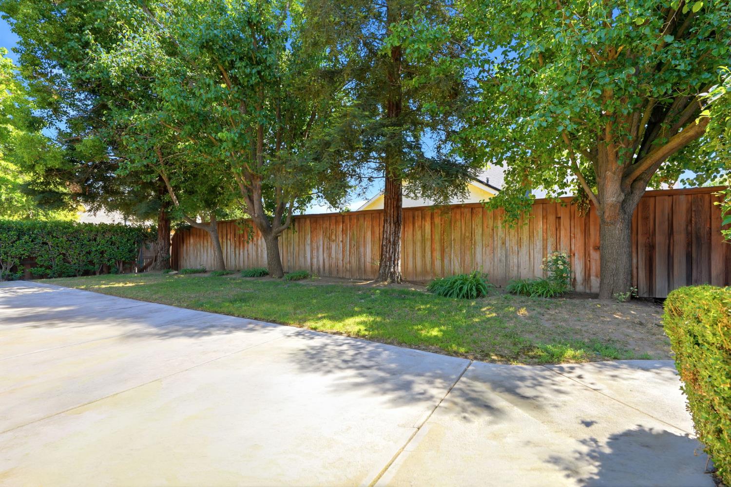 4651 W Morris Ave, Fresno, CA 93722