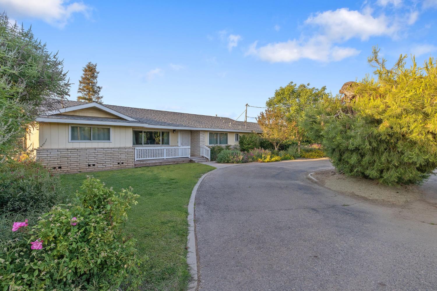8936 Avenue 396, Dinuba, CA 93618