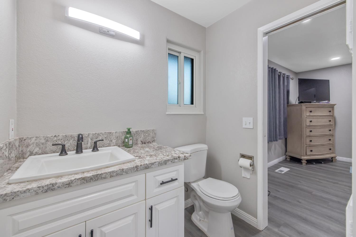8936 Avenue 396, Dinuba, CA 93618