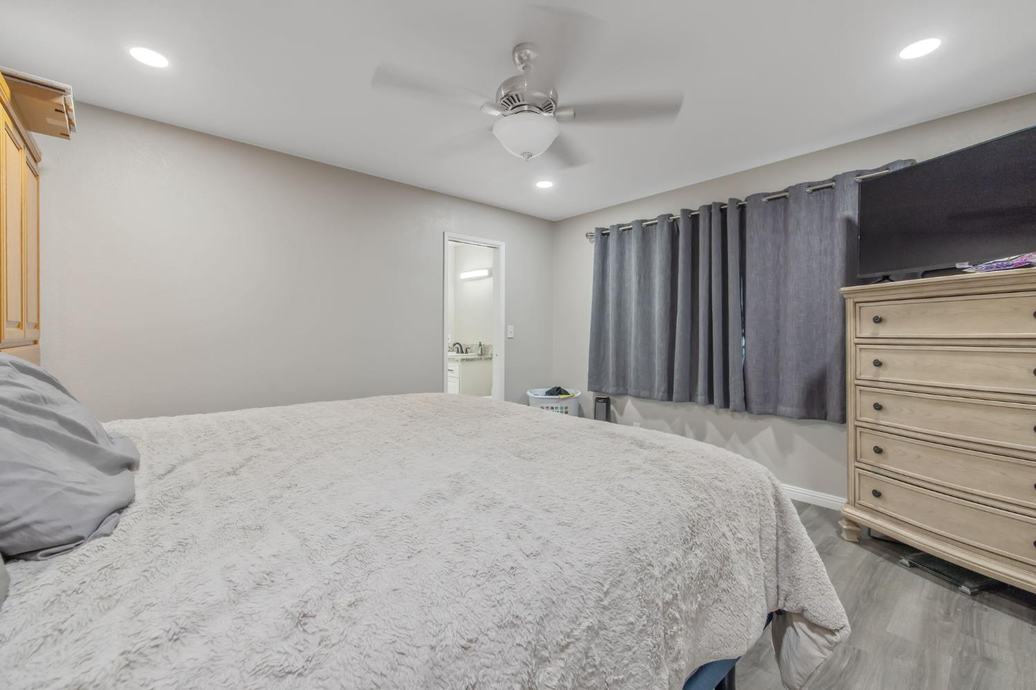8936 Avenue 396, Dinuba, CA 93618