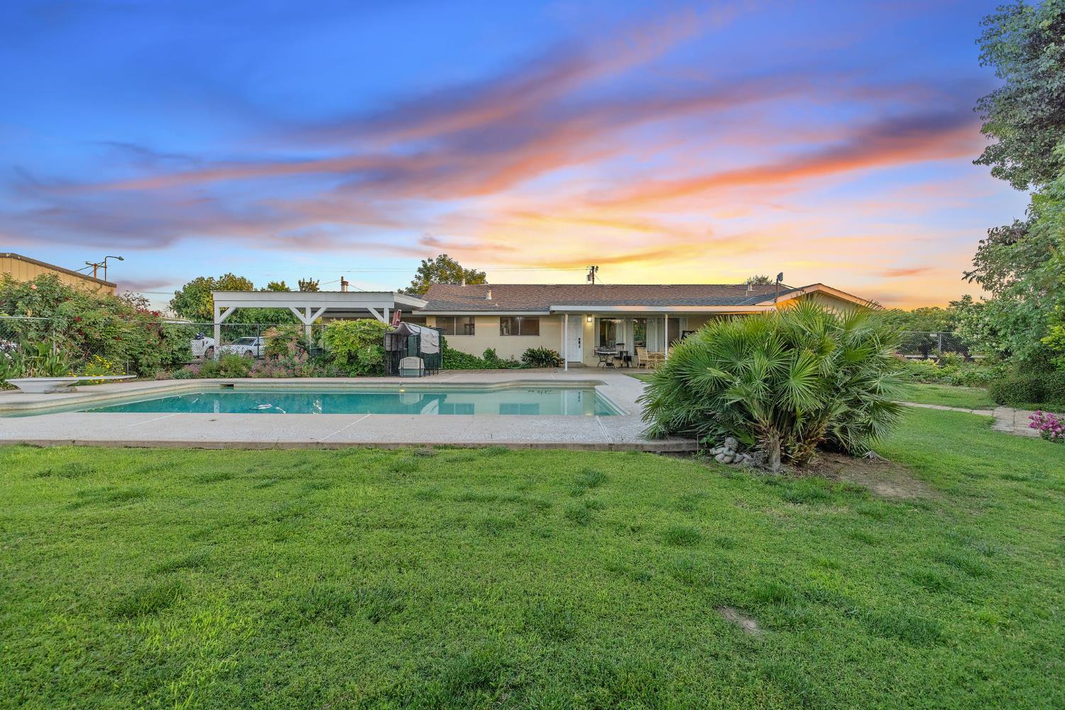 8936 Avenue 396, Dinuba, CA 93618