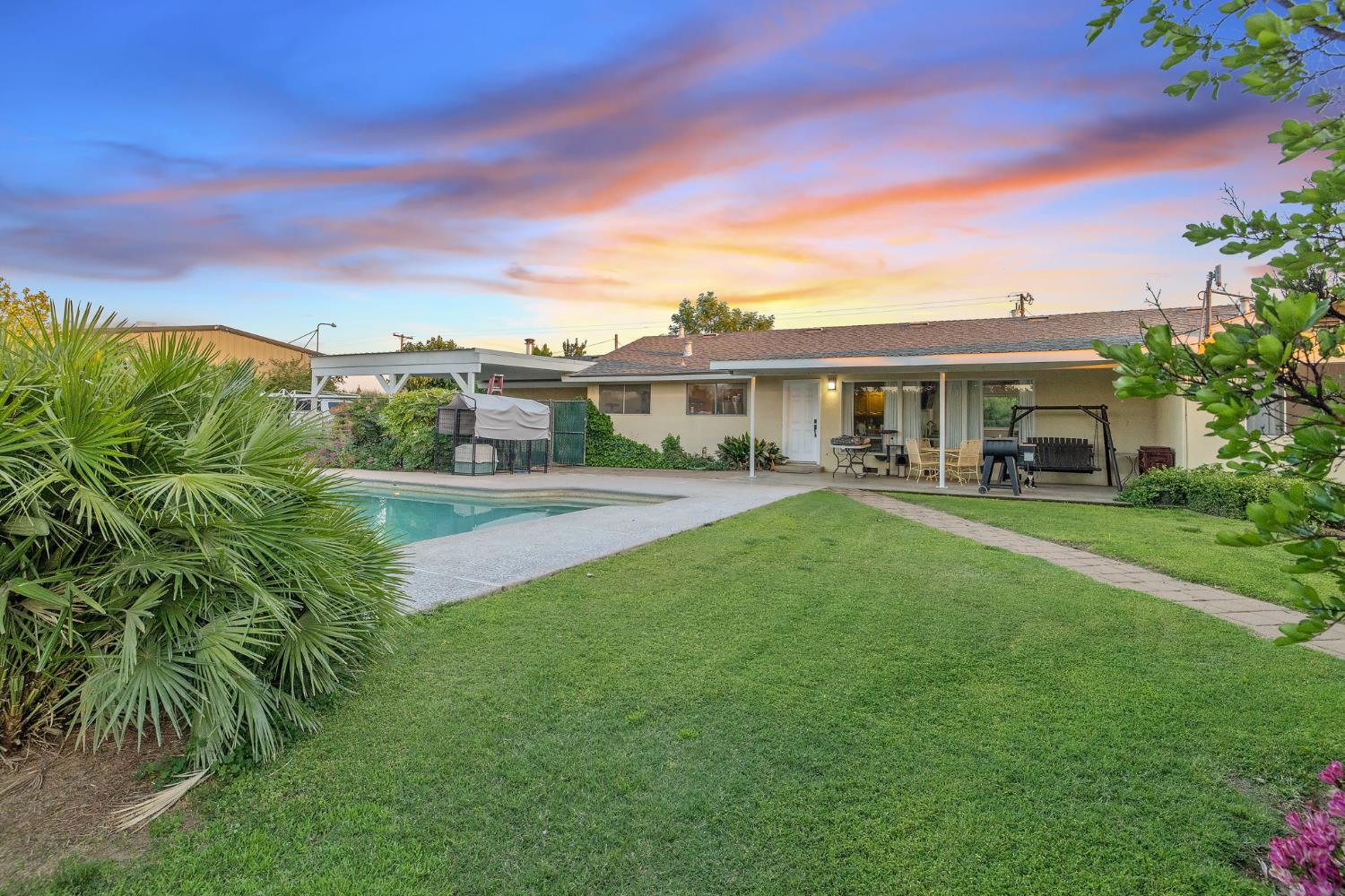 8936 Avenue 396, Dinuba, CA 93618