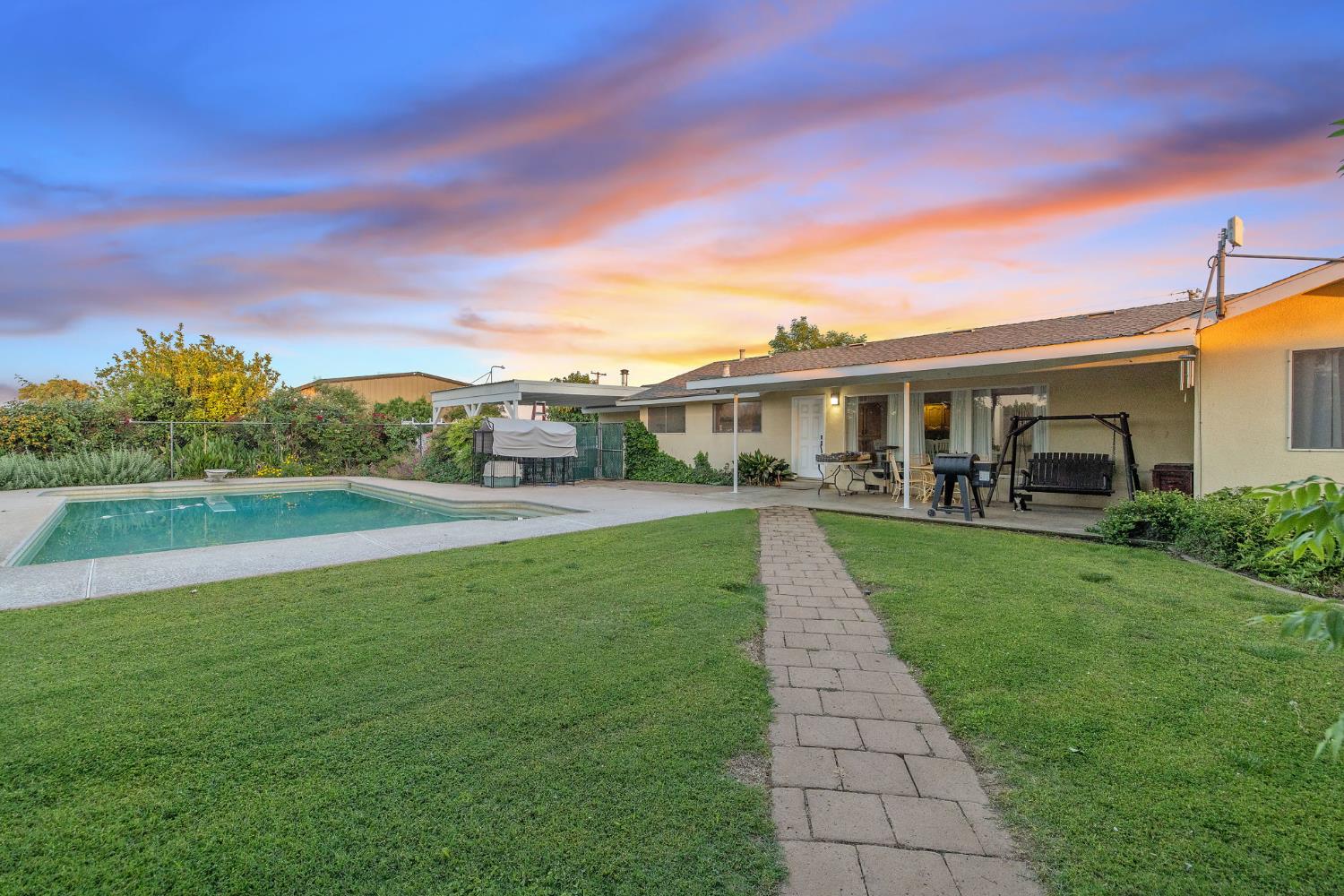 8936 Avenue 396, Dinuba, CA 93618