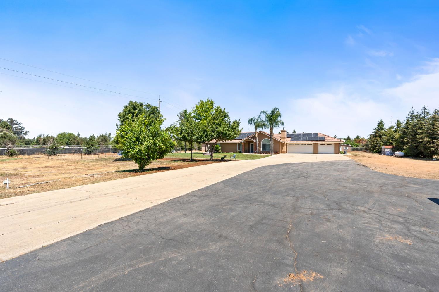 10024 E Bullard Ave, Clovis, CA 93619