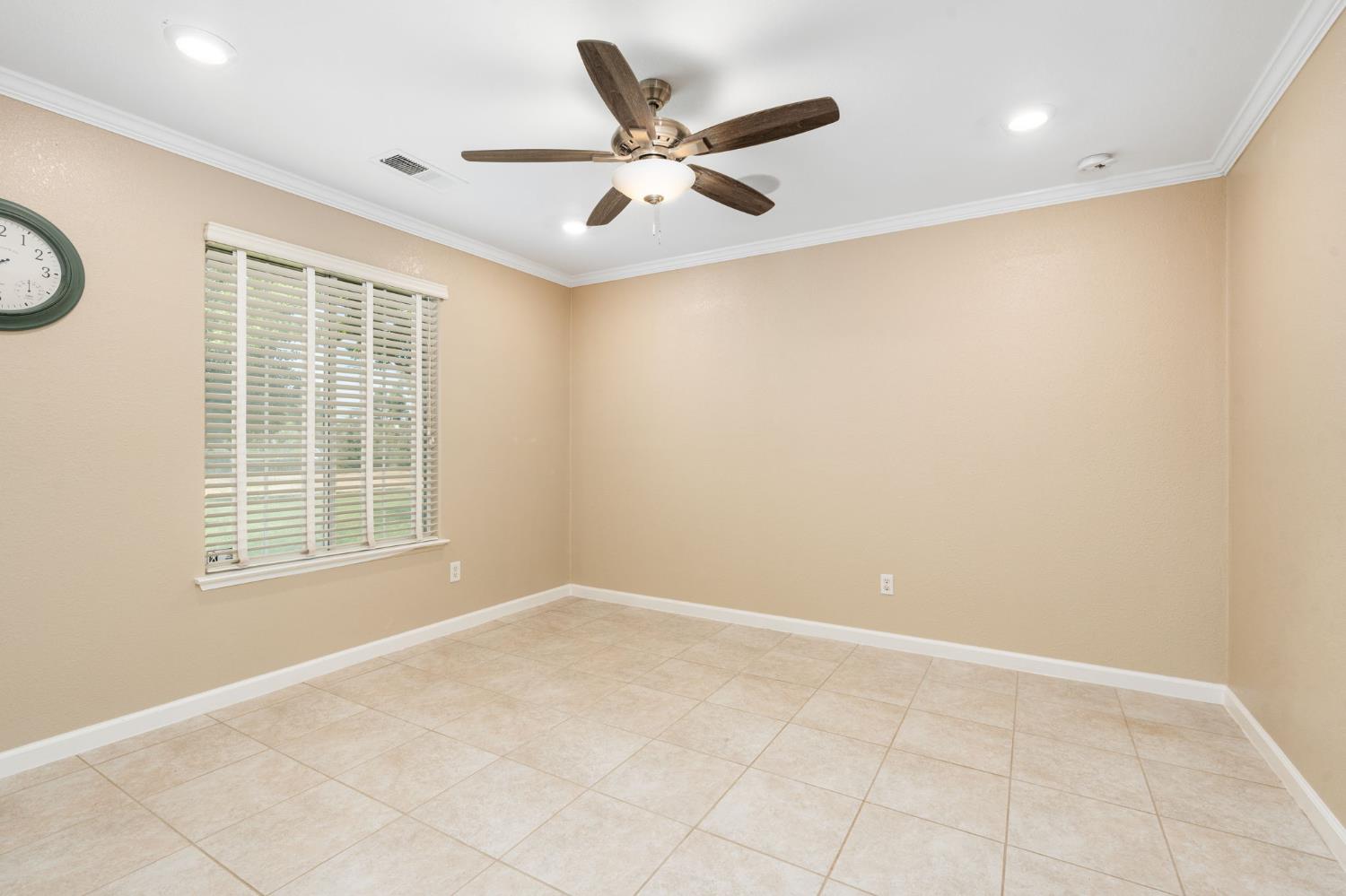 10024 E Bullard Ave, Clovis, CA 93619