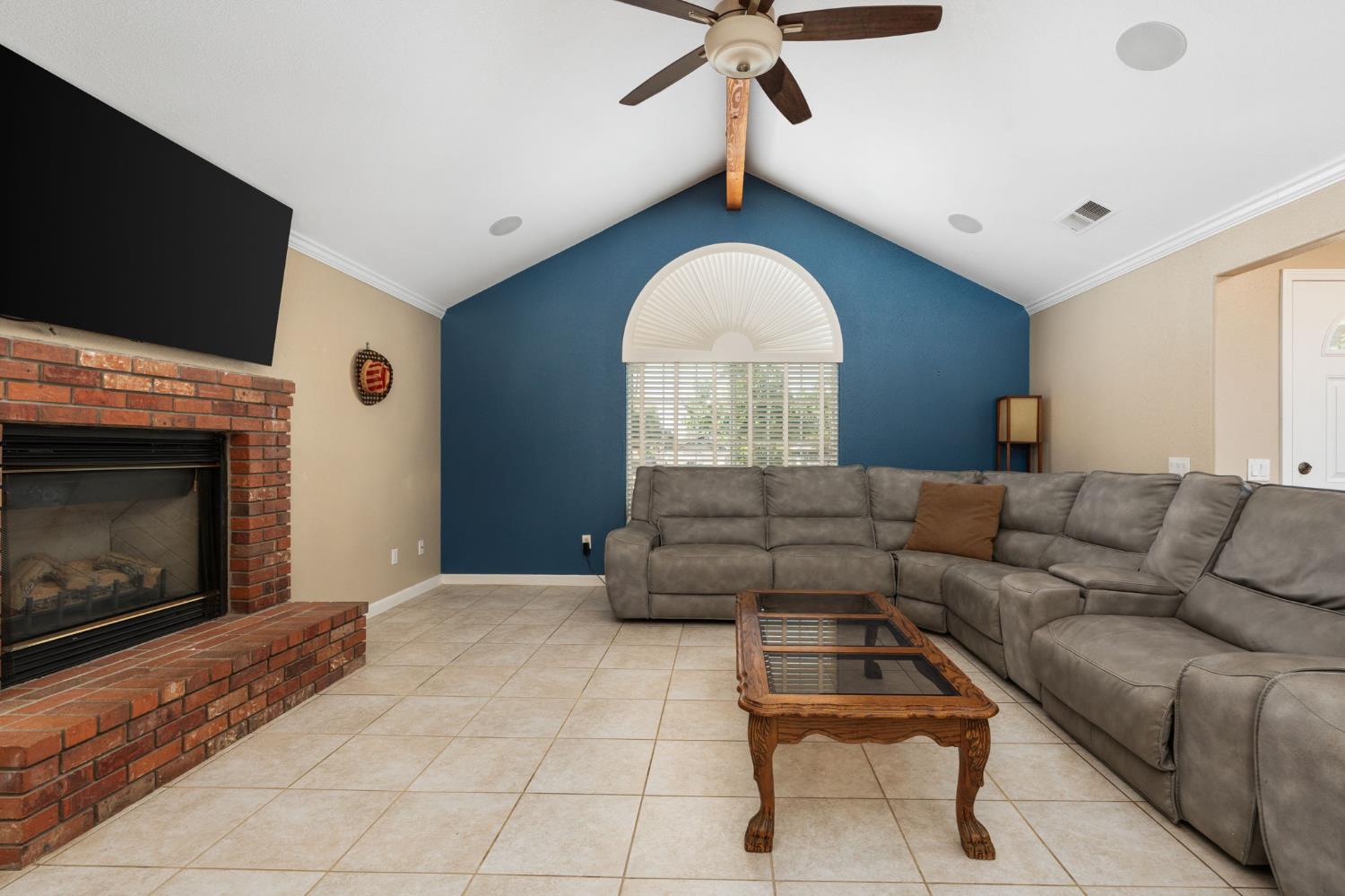 10024 E Bullard Ave, Clovis, CA 93619