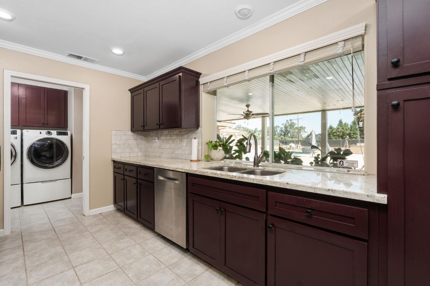 10024 E Bullard Ave, Clovis, CA 93619