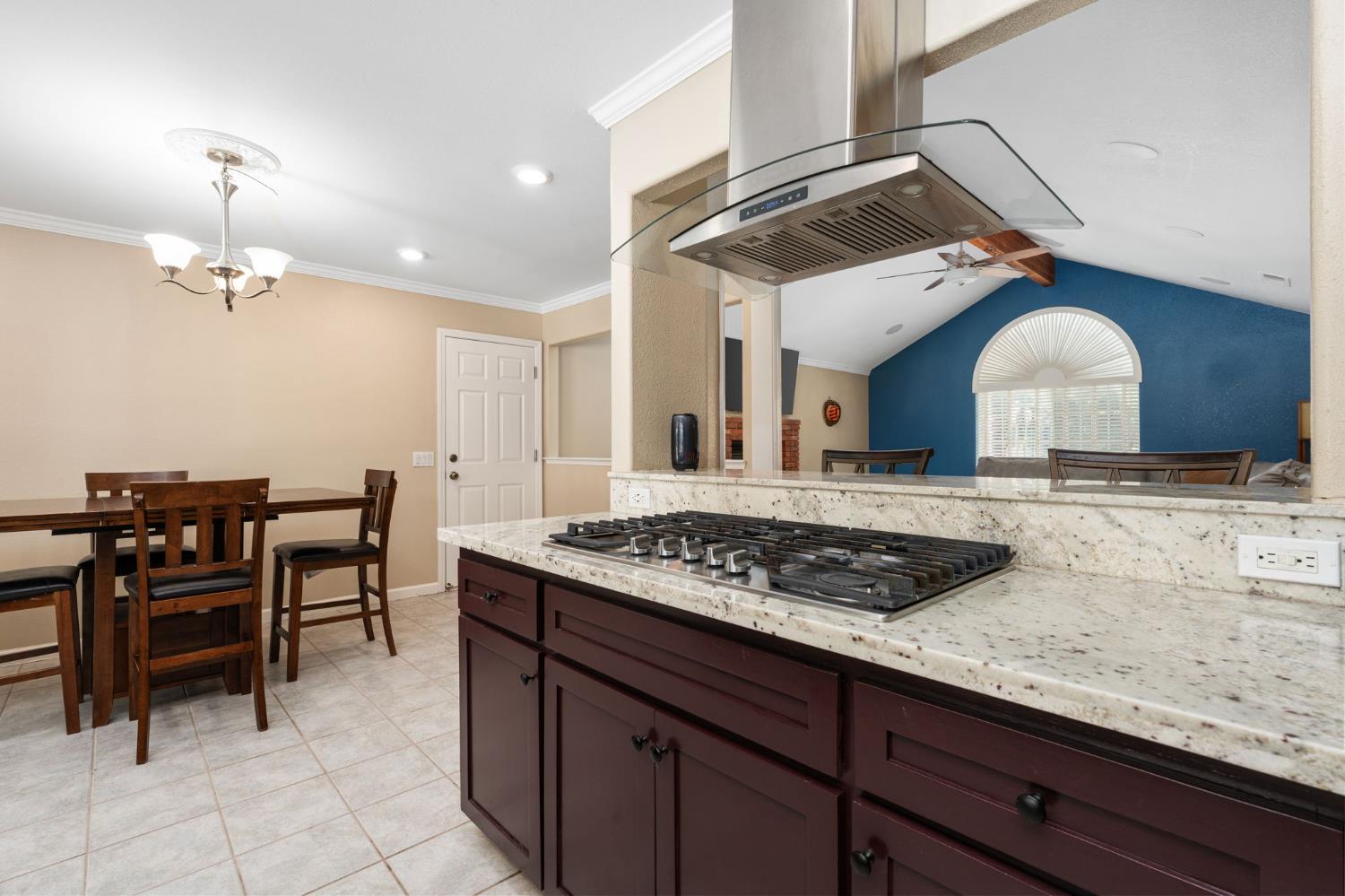 10024 E Bullard Ave, Clovis, CA 93619