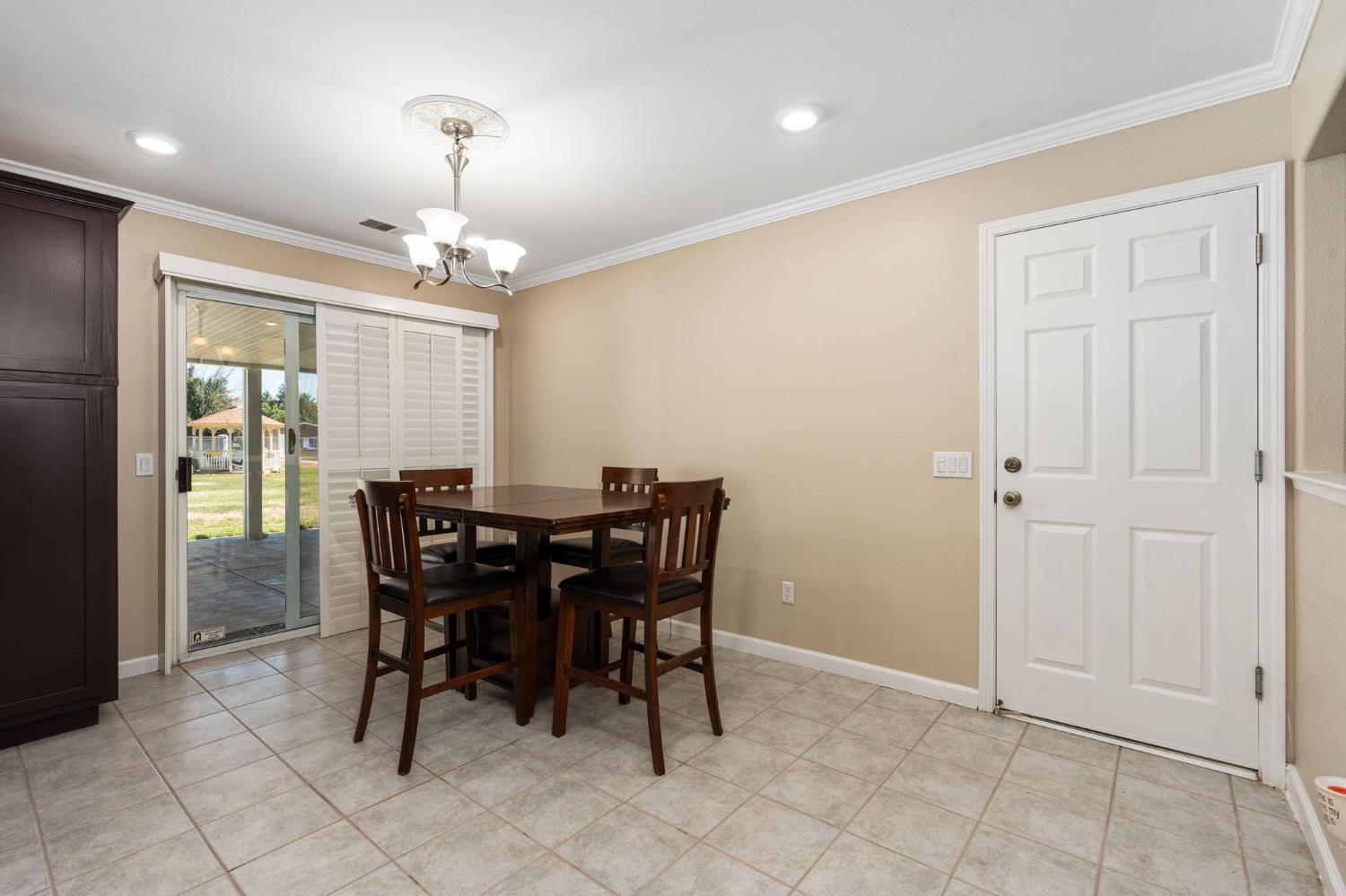 10024 E Bullard Ave, Clovis, CA 93619