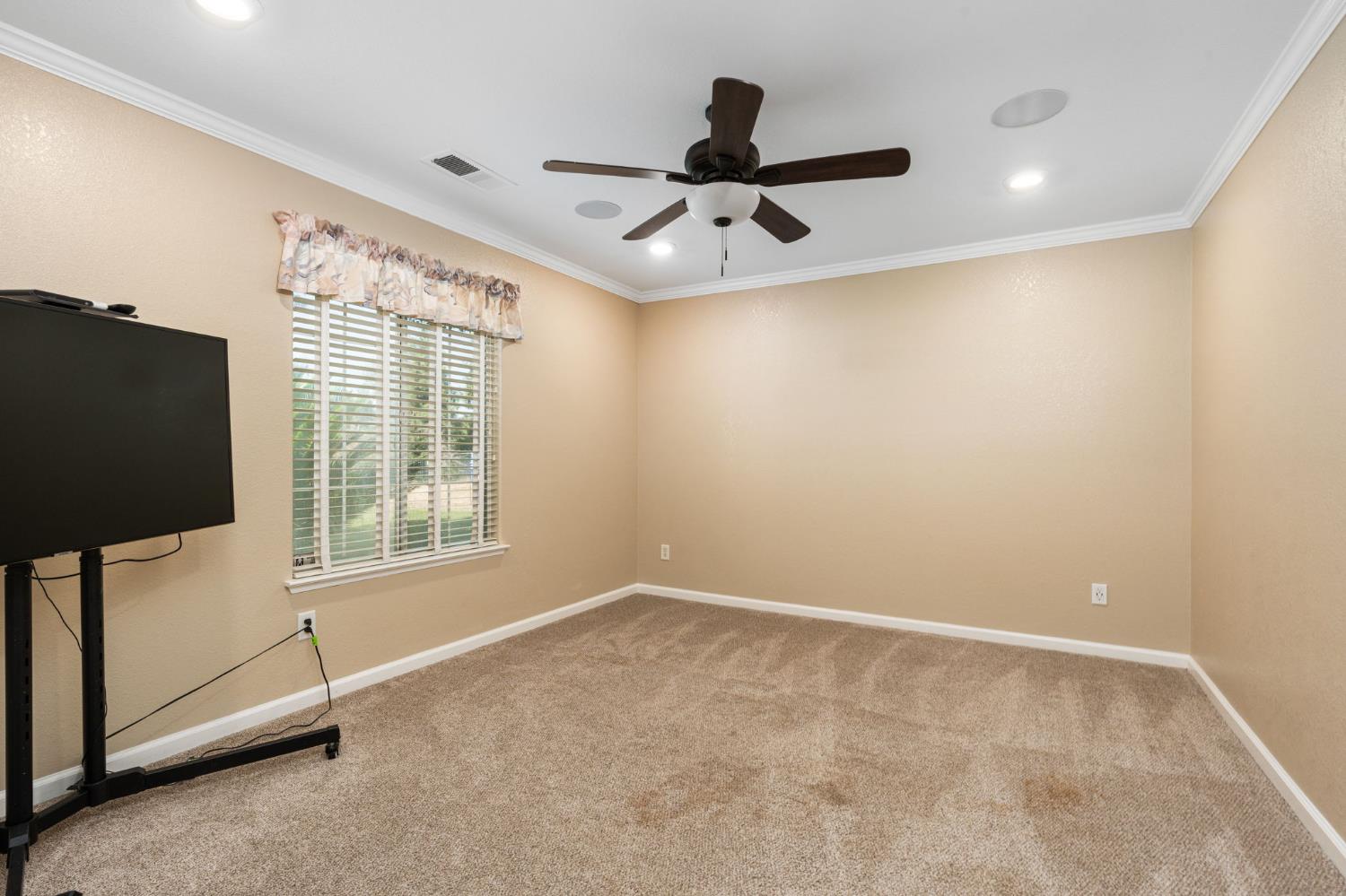 10024 E Bullard Ave, Clovis, CA 93619