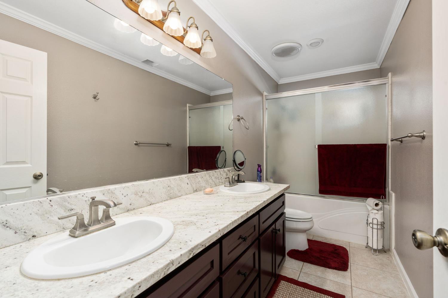 10024 E Bullard Ave, Clovis, CA 93619
