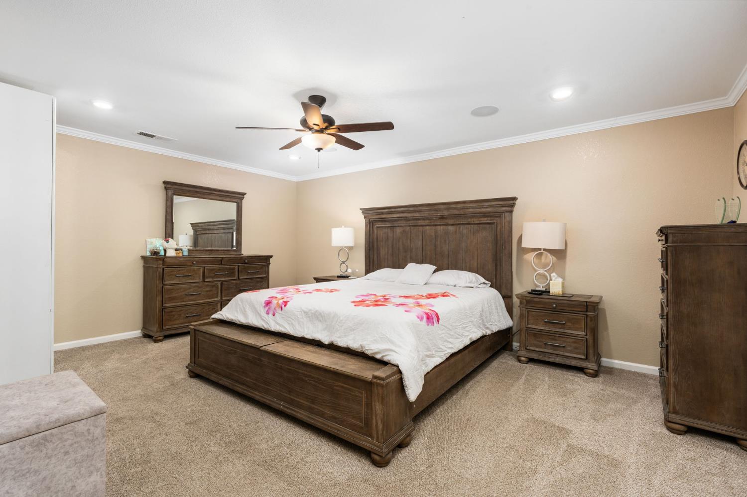 10024 E Bullard Ave, Clovis, CA 93619