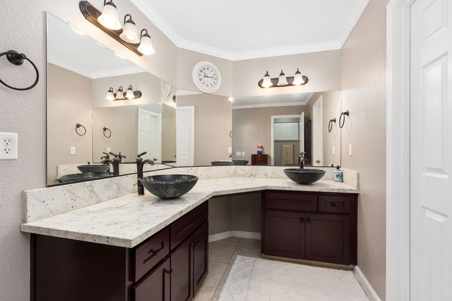 10024 E Bullard Ave, Clovis, CA 93619